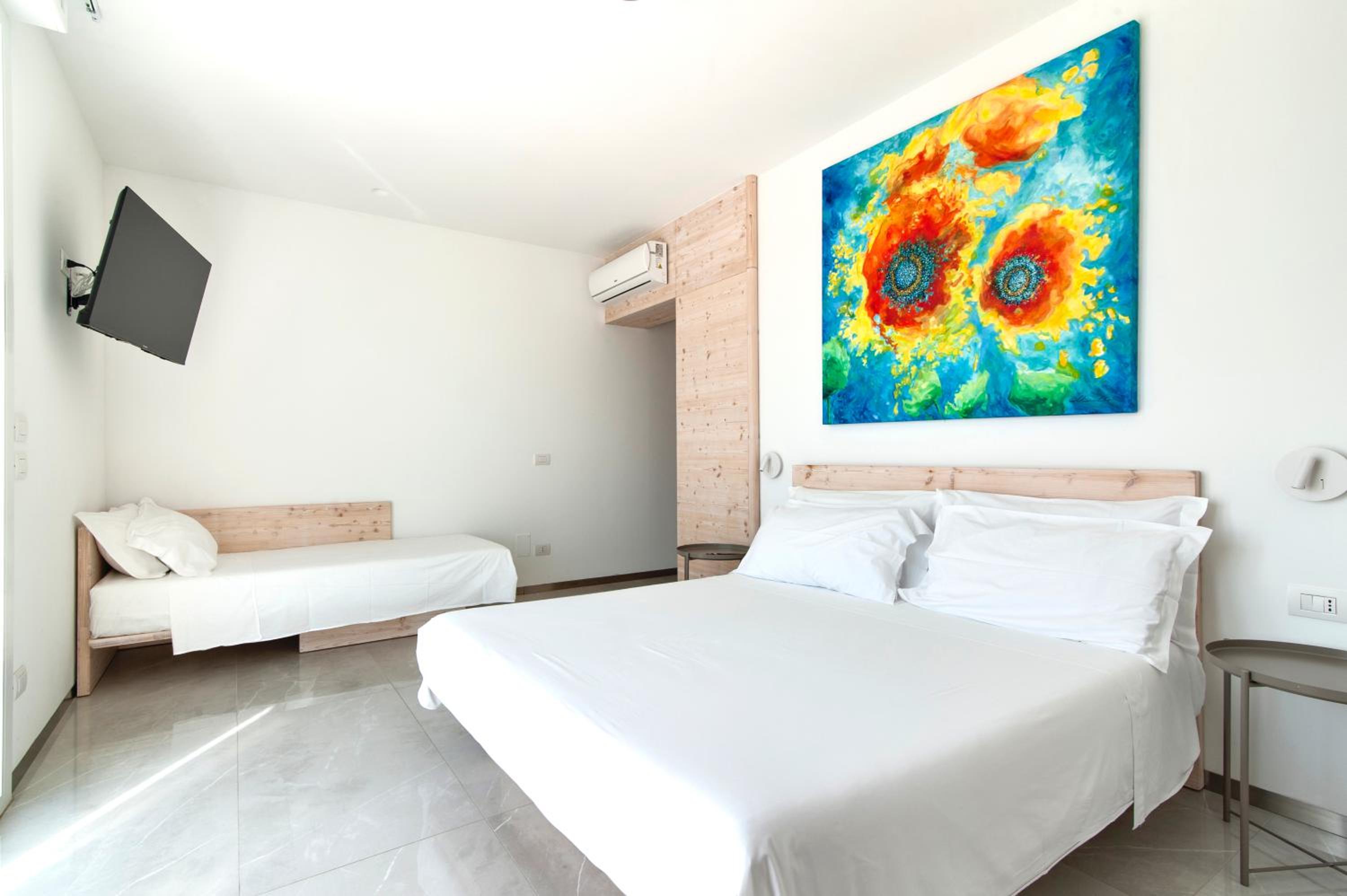Deluxe Triple Room with Sea View - Photo 11