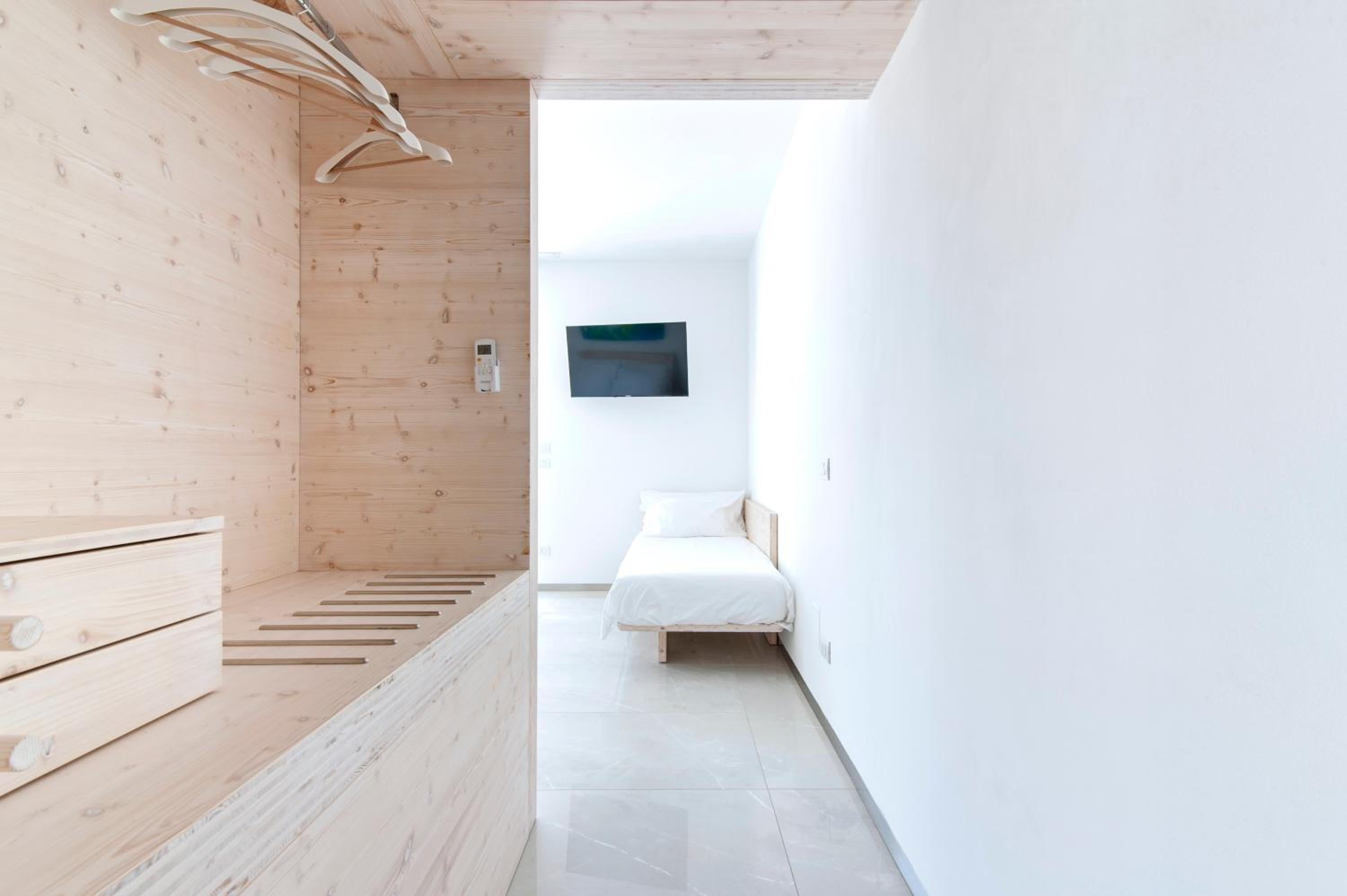Deluxe Triple Room with Sea View - Photo 4