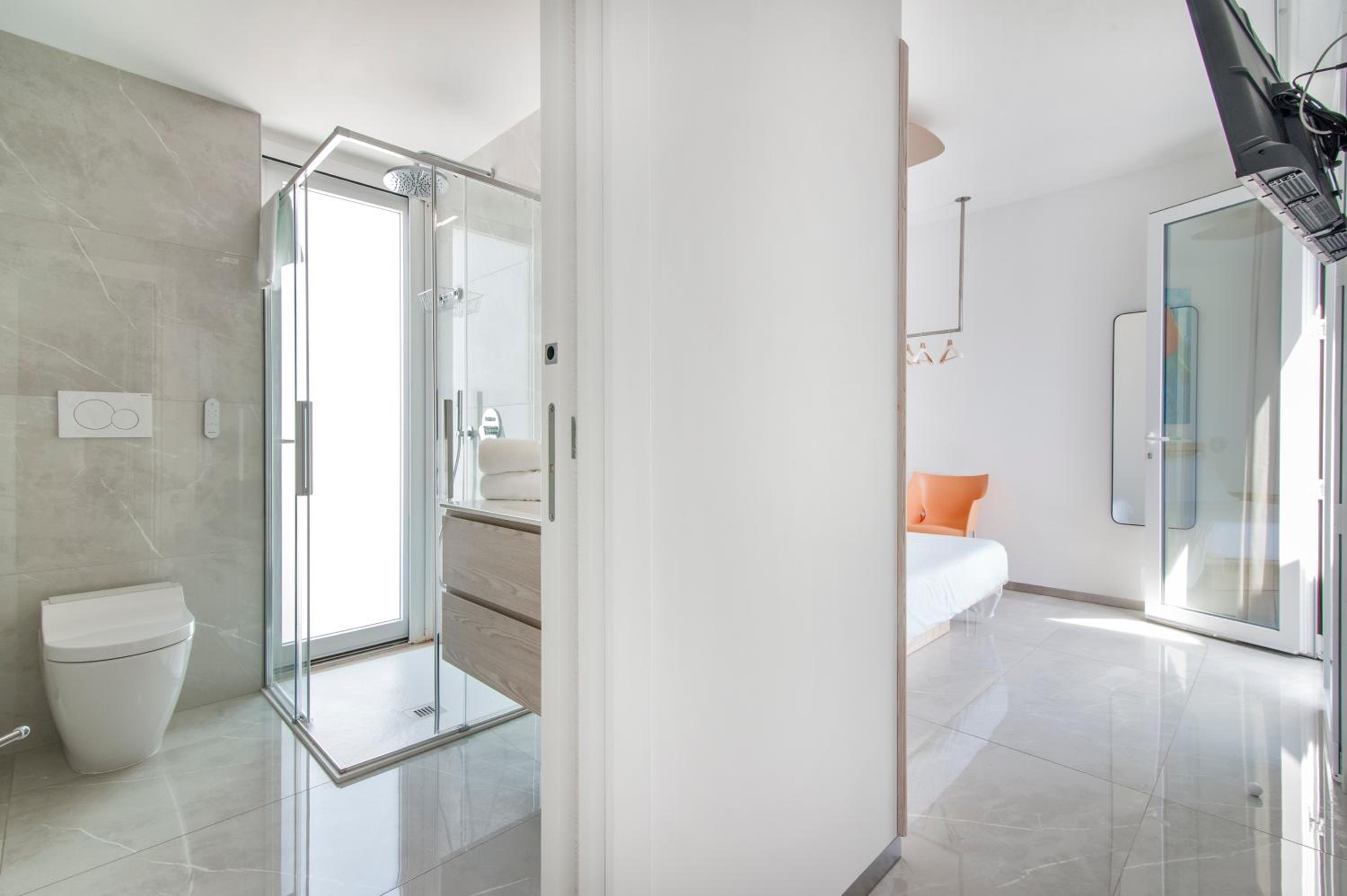 Deluxe Double Room with Sea View - Photo 8