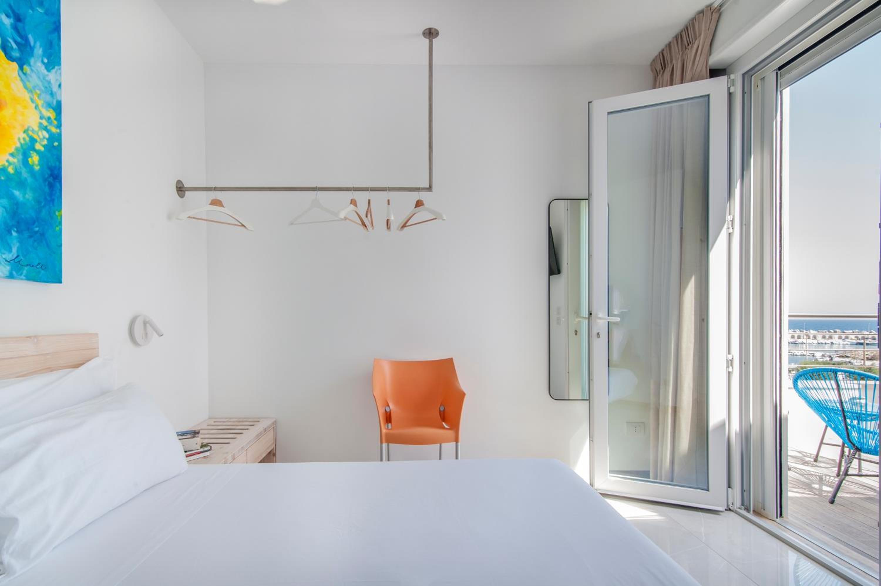 Deluxe Double Room with Sea View - Photo 9