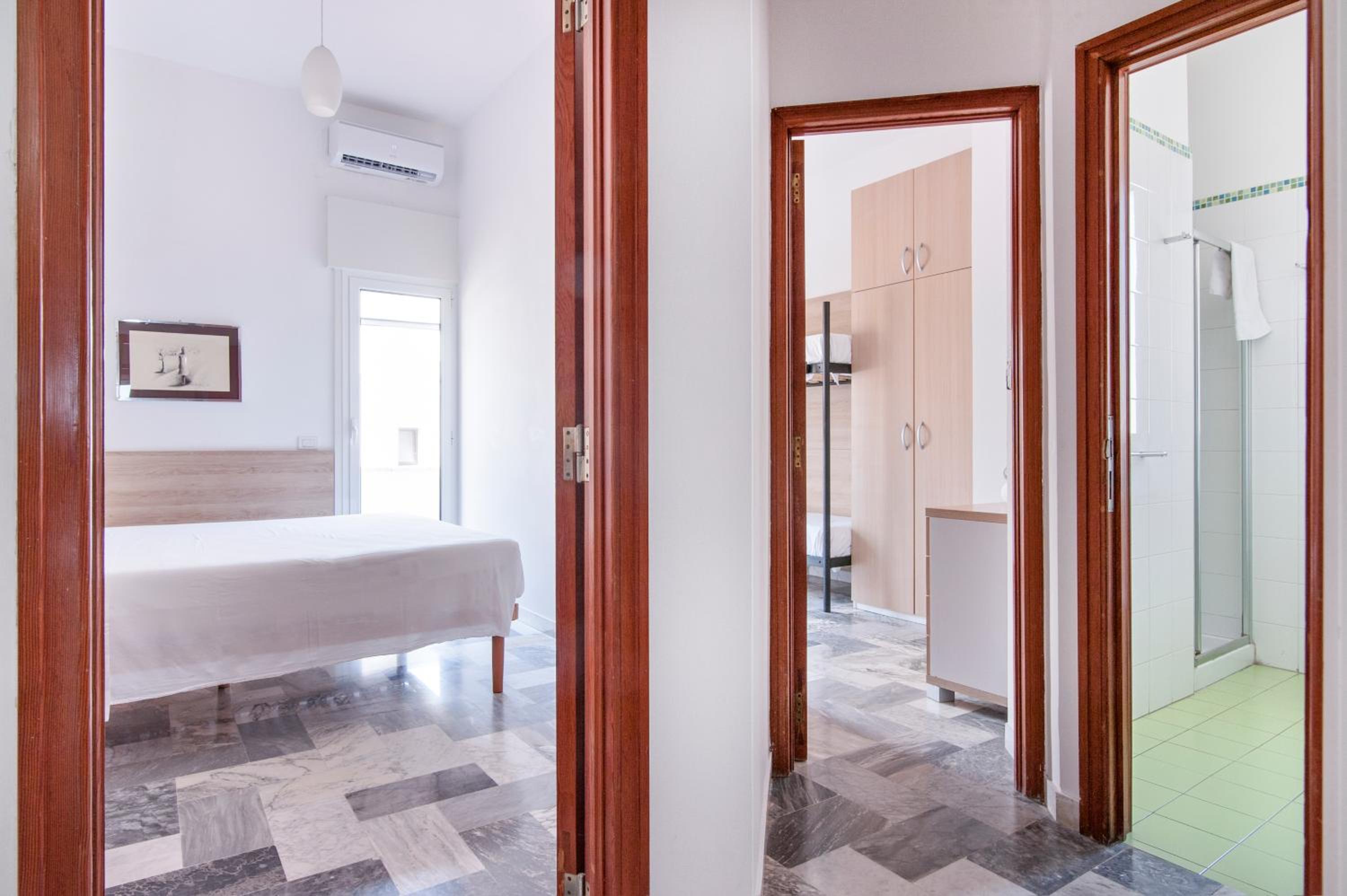 Family Room with Private Bathroom - Photo 9