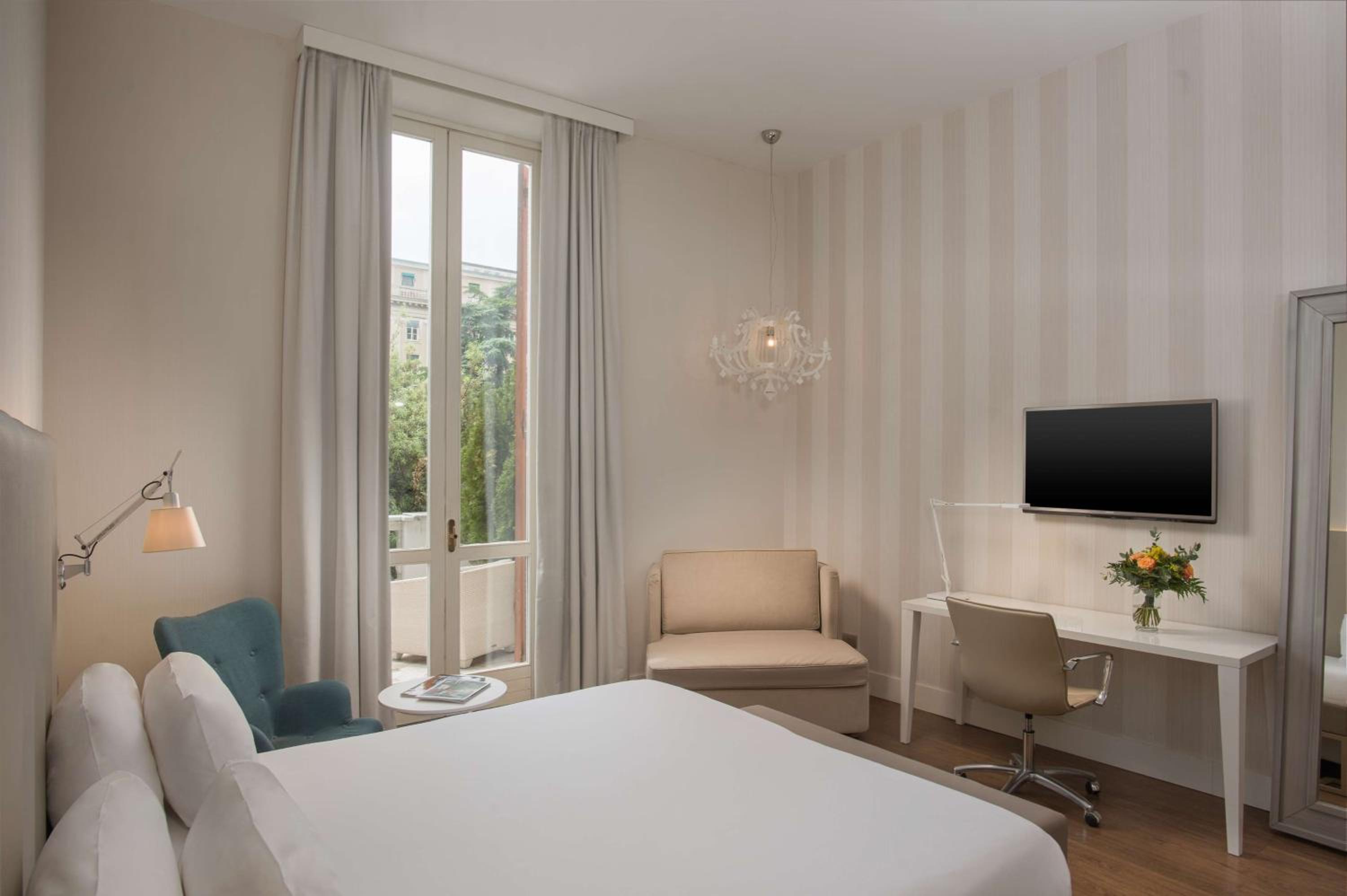 Superior Double or Twin Room XL with View - Photo 1