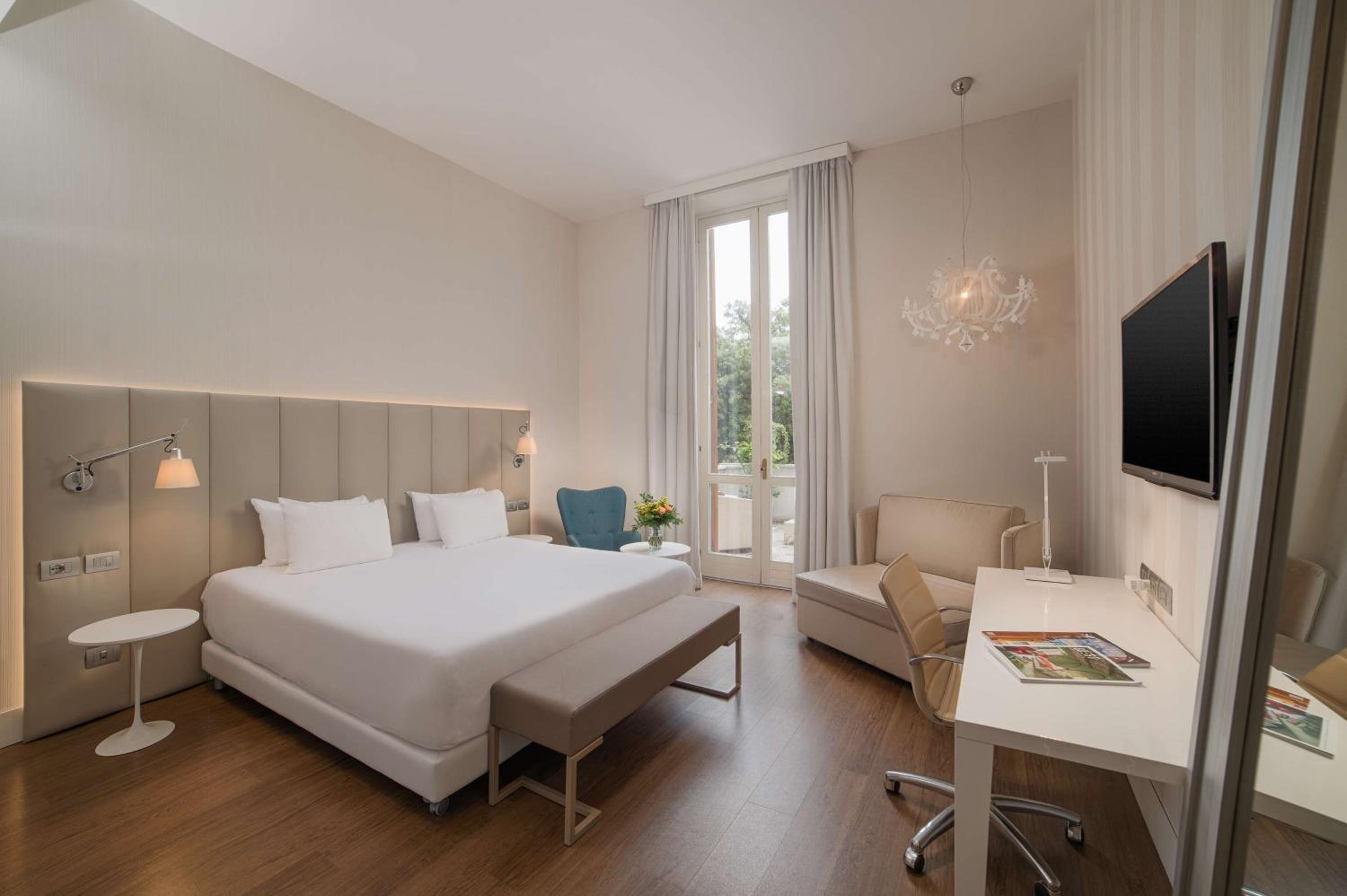 Superior Double or Twin Room XL with View - Photo 3