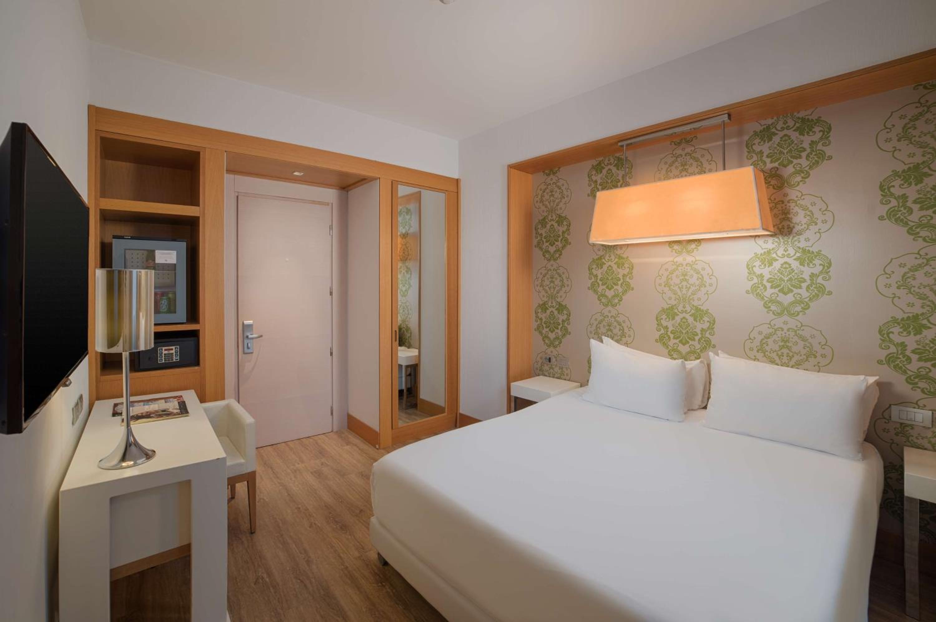 Standard Double or Twin Room - Photo 1
