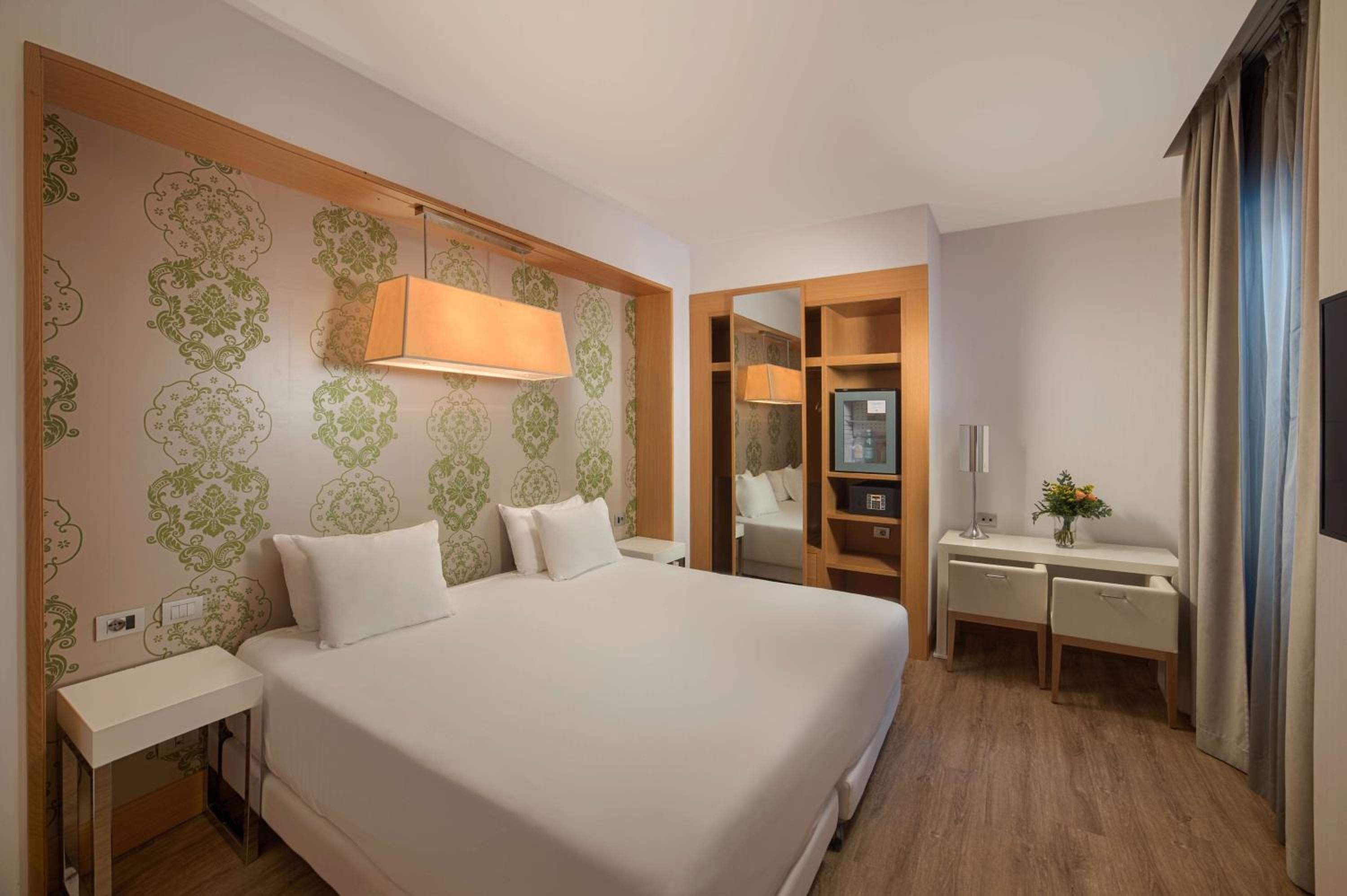 Standard Double or Twin Room - Photo 2