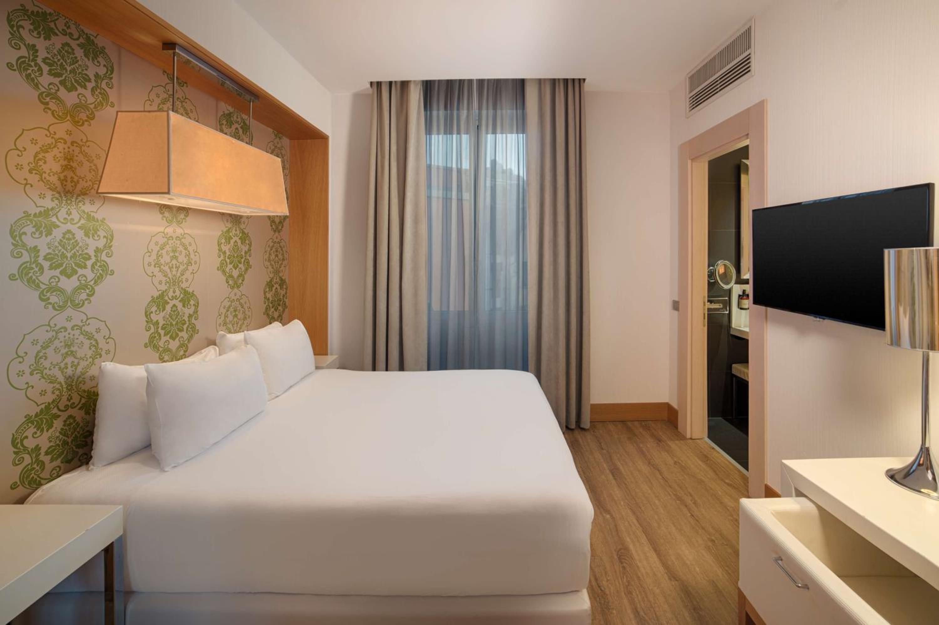 Standard Double or Twin Room - Photo 4