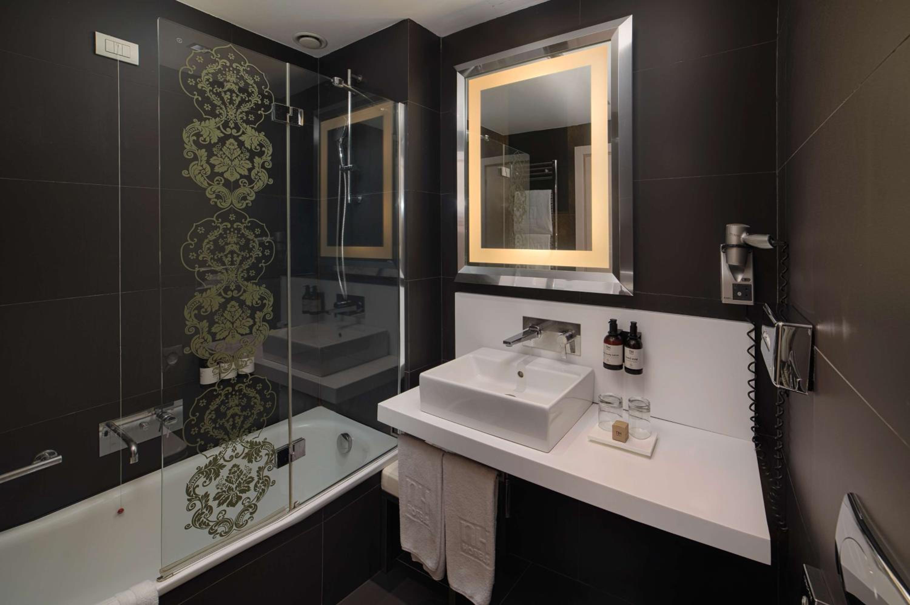 Standard Double or Twin Room - Photo 3