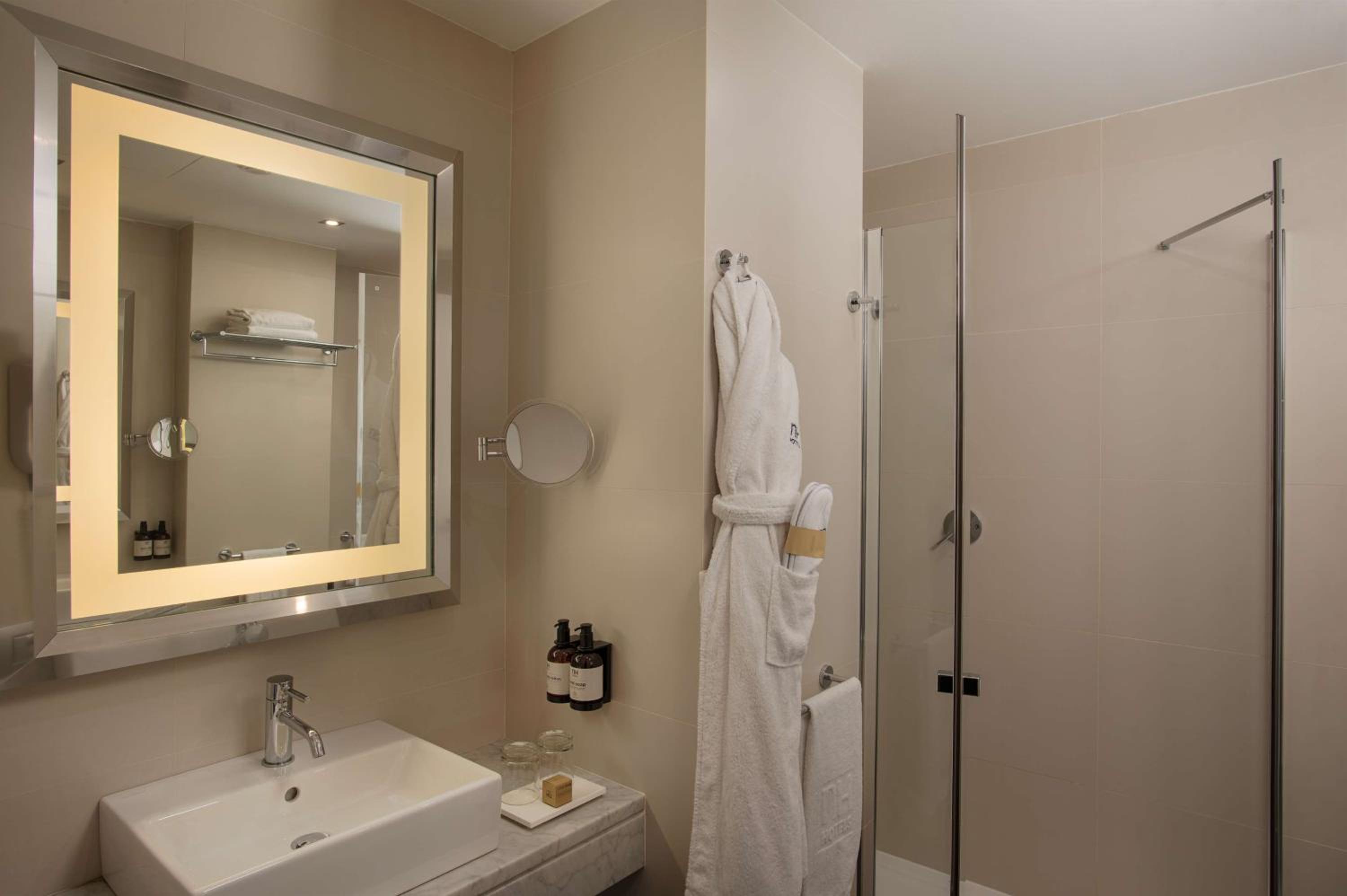 Superior Double or Twin Room - Photo 3