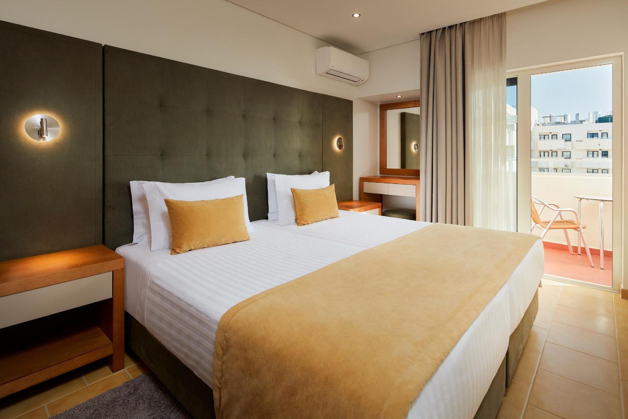 Suite with Pool View photo 1