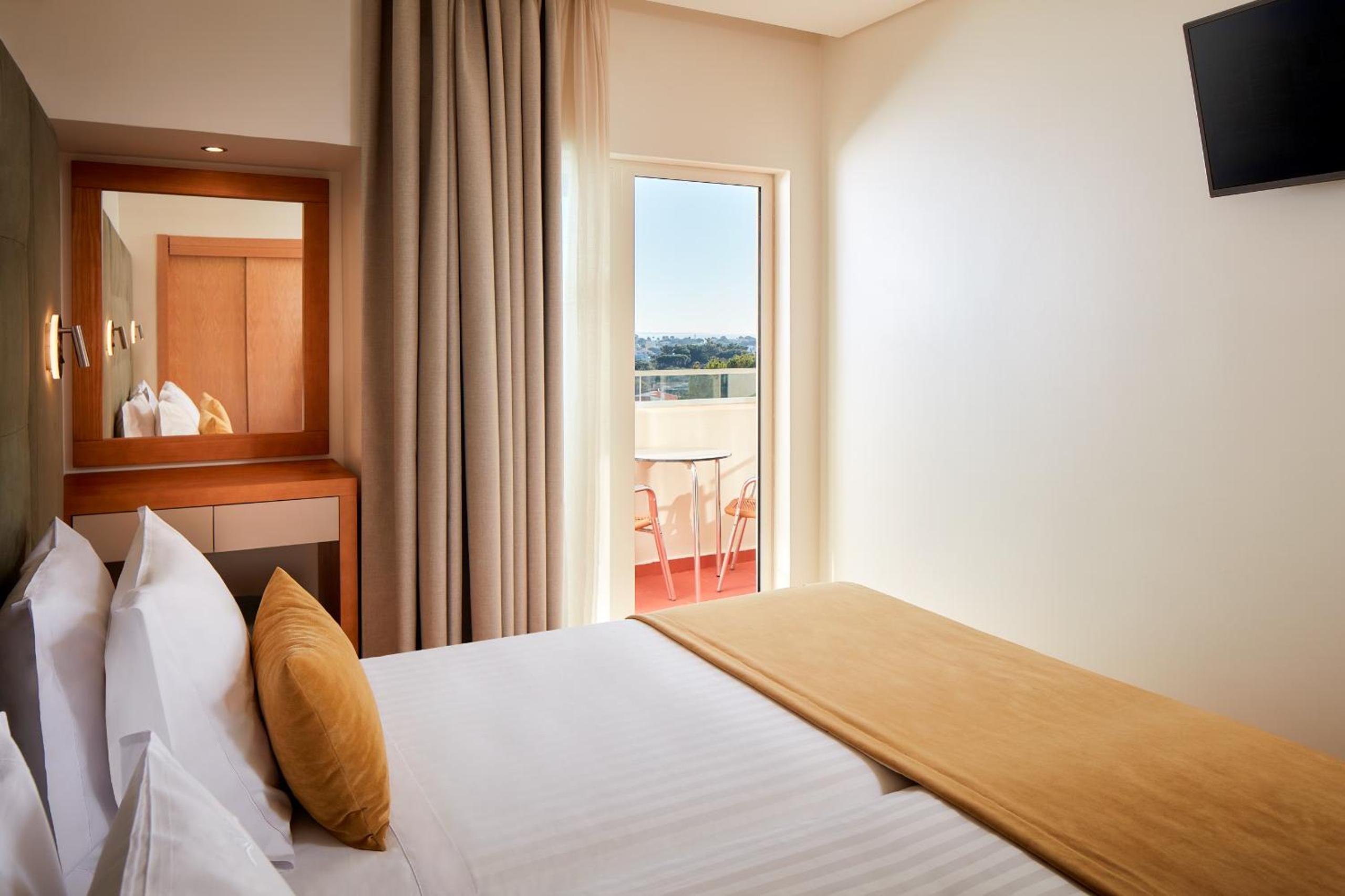Suite (2 Adults + 1 Child) photo 3