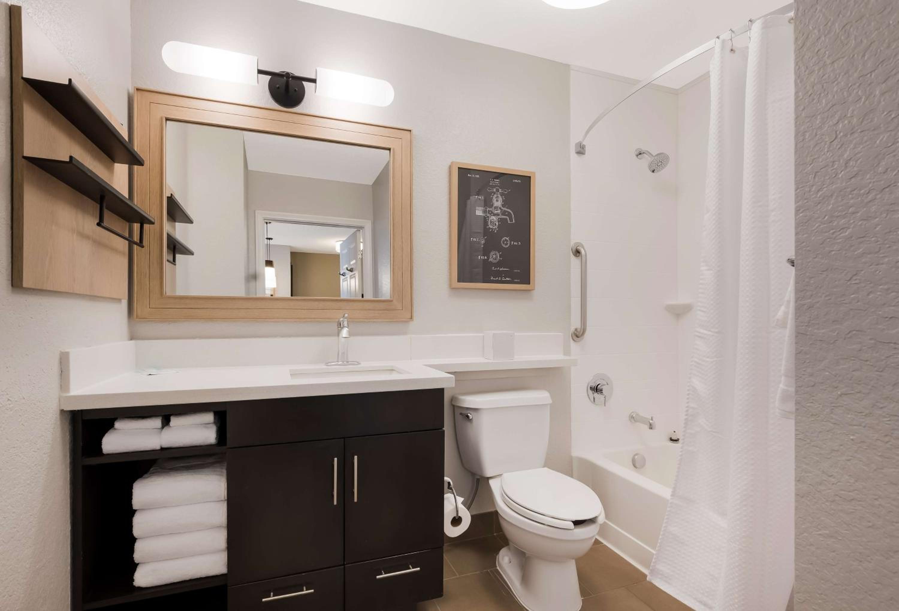 One-Bedroom King Suite - Non-Smoking - Photo 4