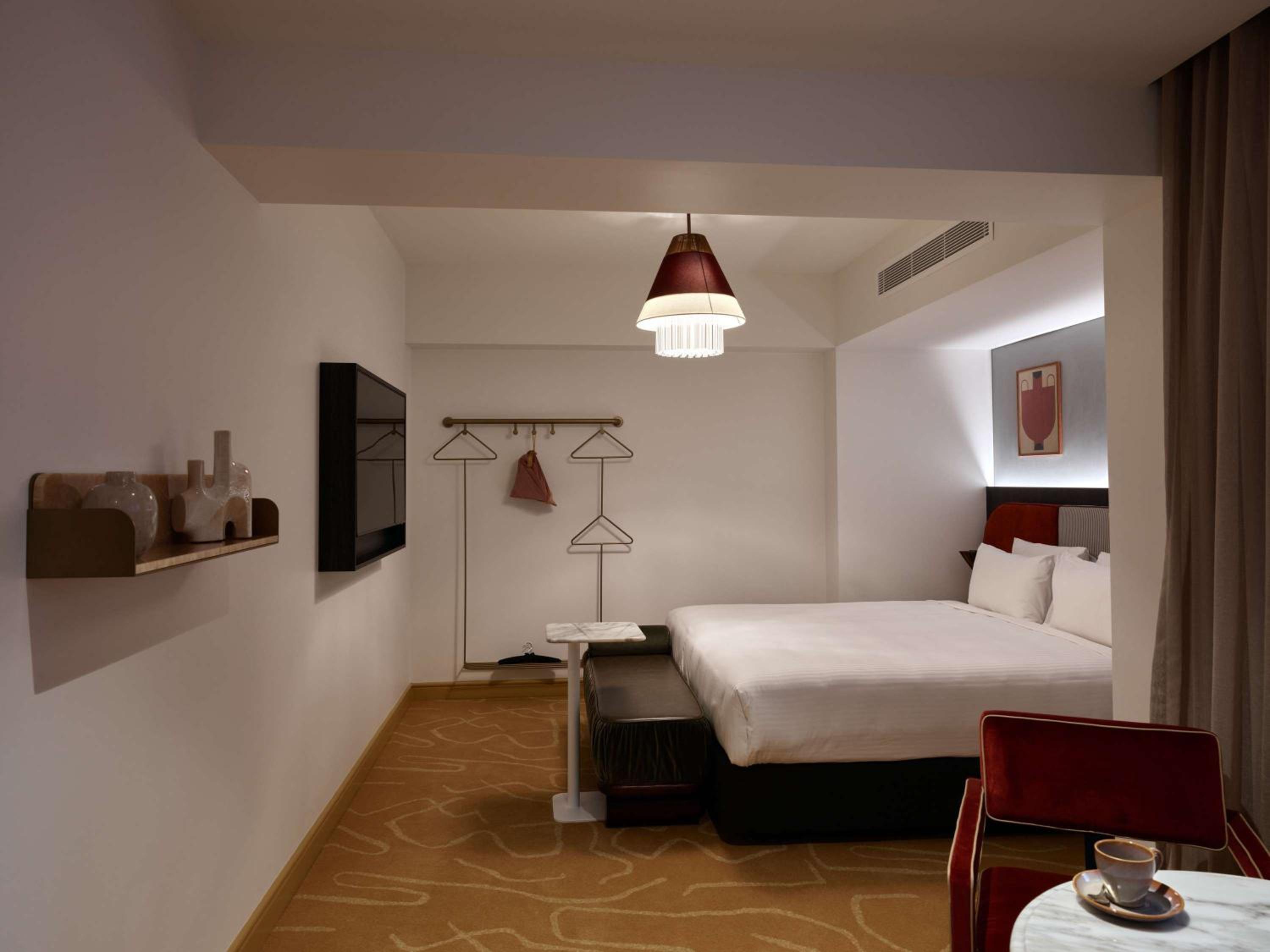 Dante King Room