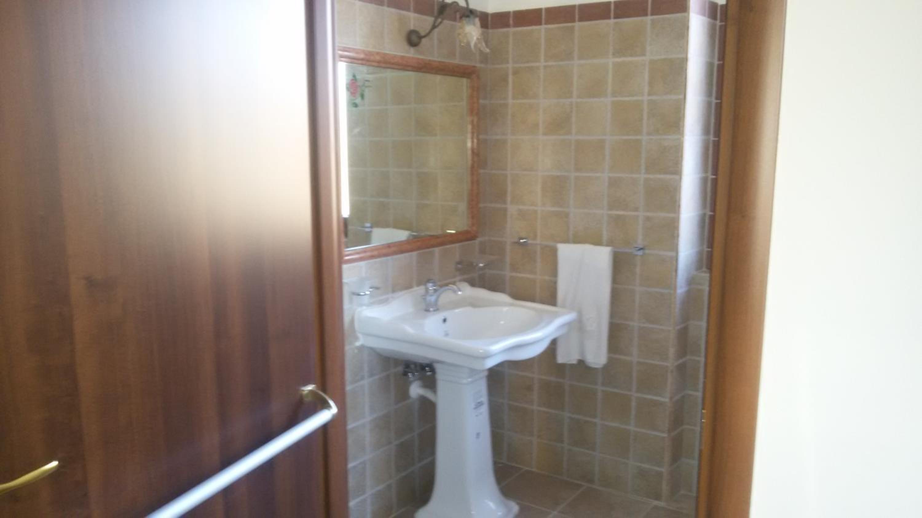 Double or Twin Room with Private Bathroom photo 2