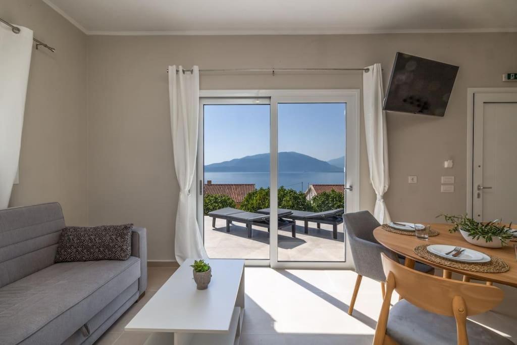 Apartment with Sea View photo 2