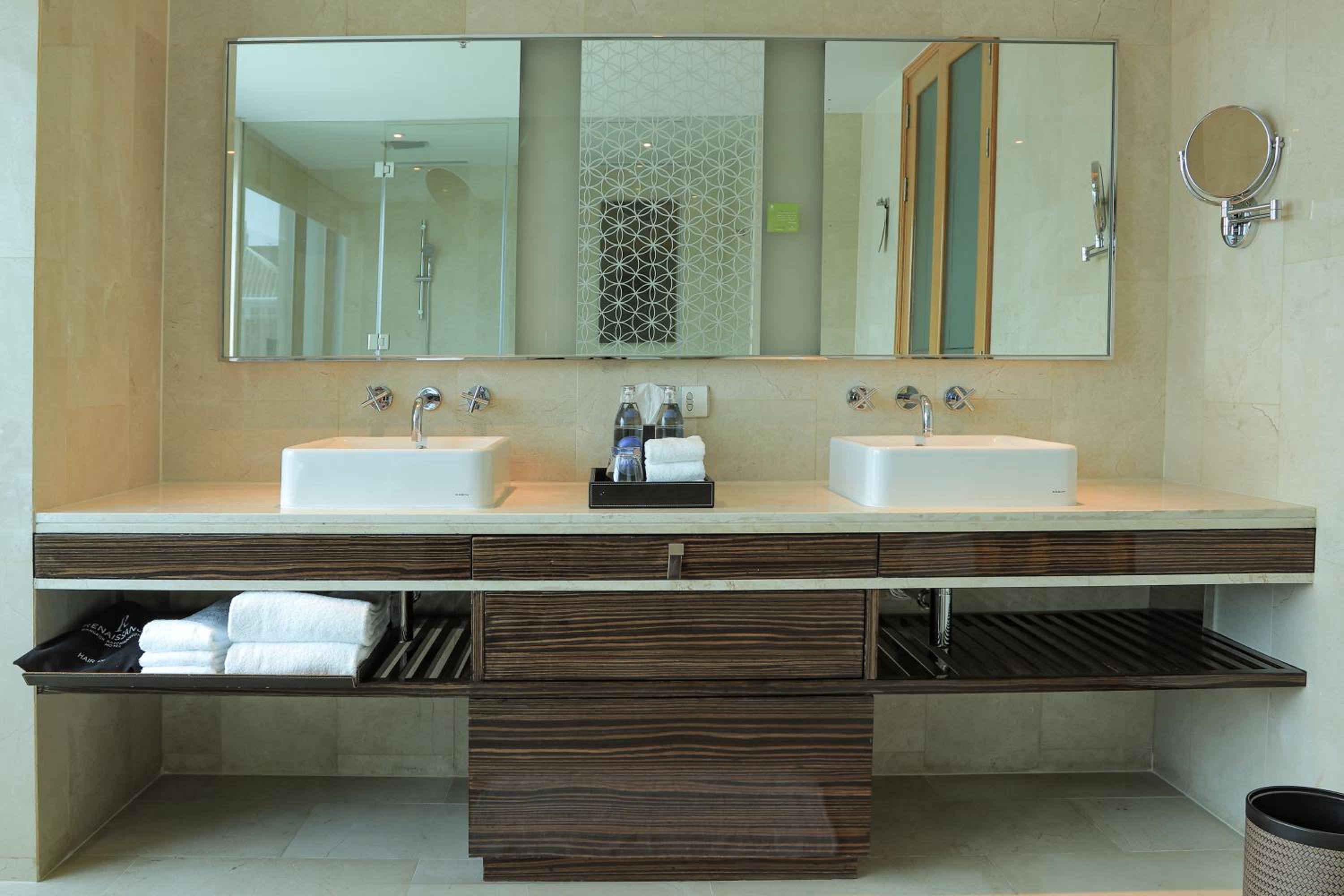 Executive Suite (A complimentary 1-hour EV Tuk-Tuk ride)