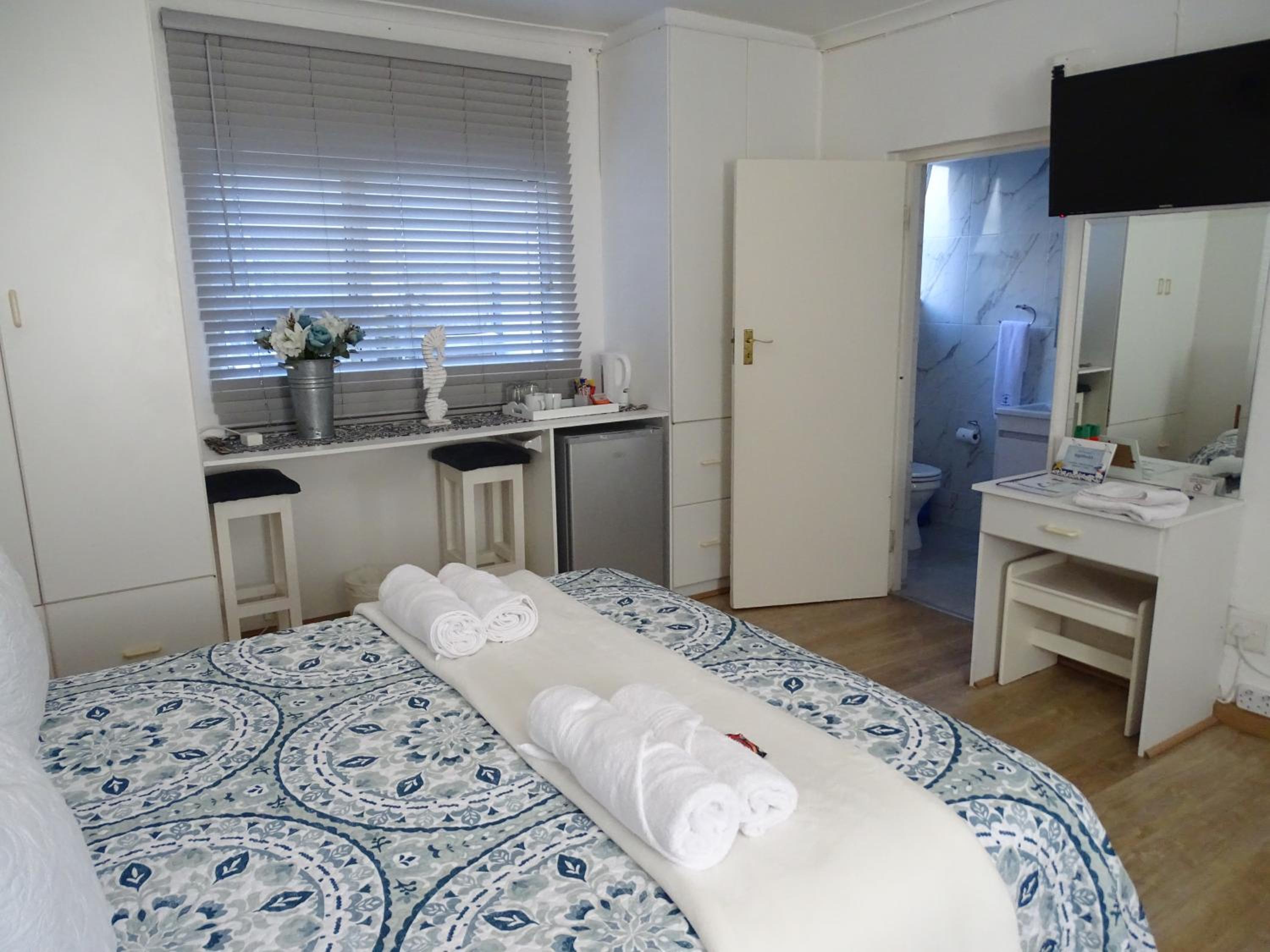 Twin Room with Extra Bed - Photo 1