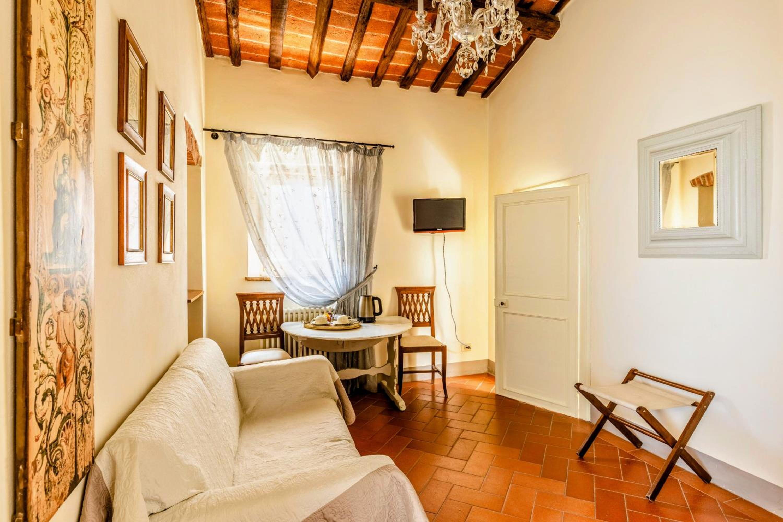 Suite with Terrace - Photo 7