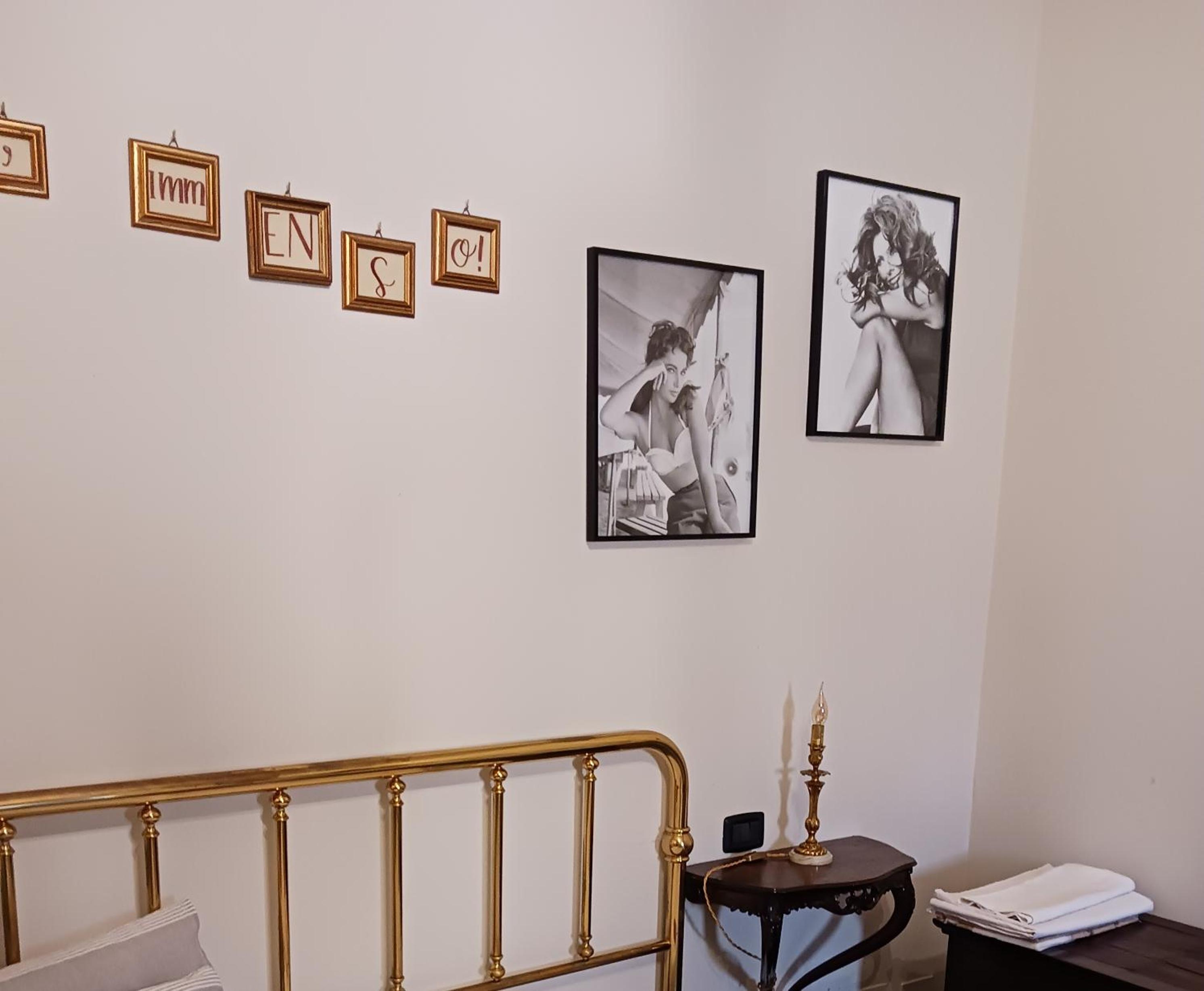Double Room with Lake View - Photo 9