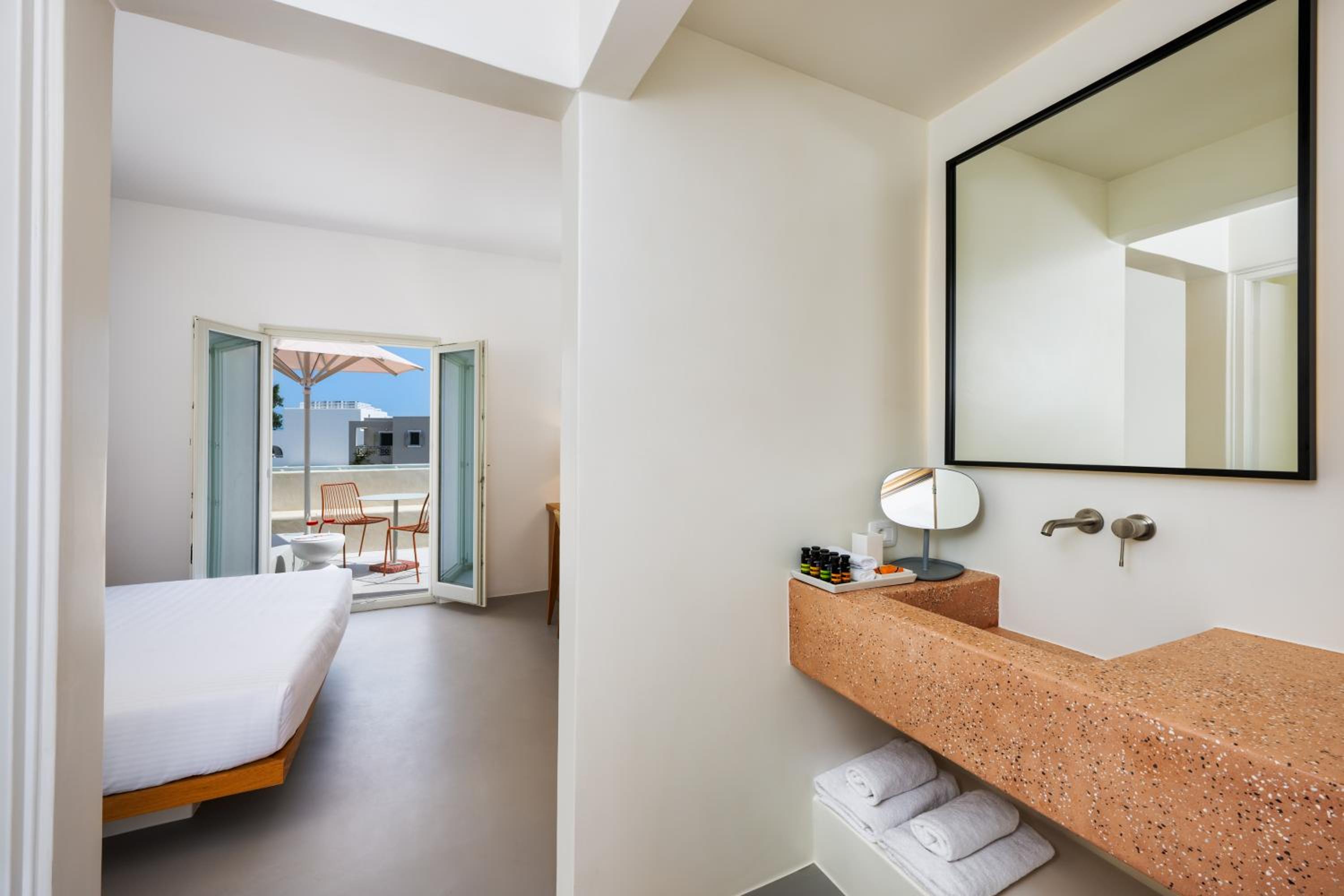 Senior Suite with Outdoor Heated Tub photo 3