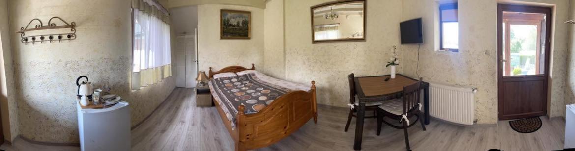 Large Double Room - Photo 7