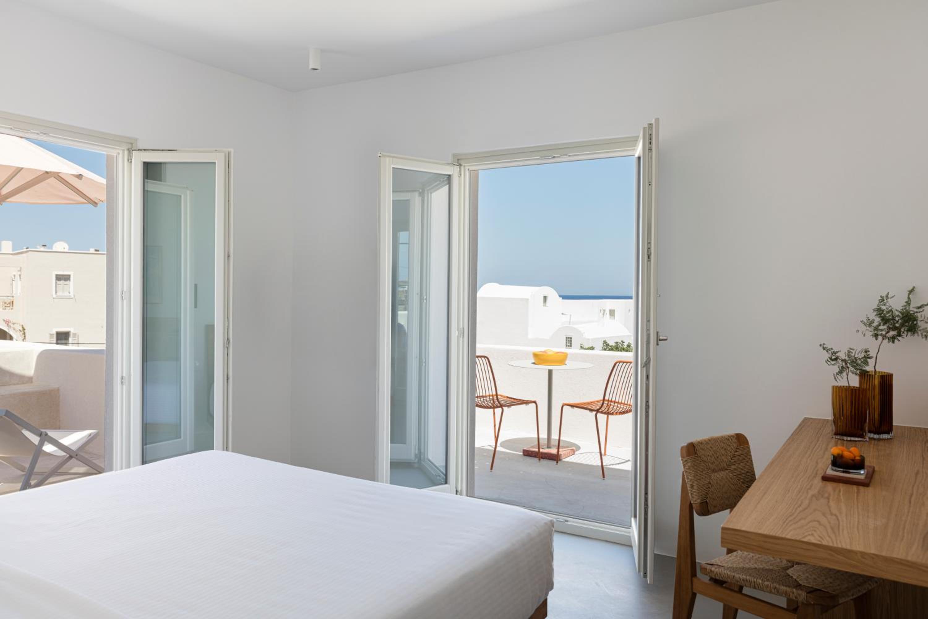 Executive Suite with Outdoor Heated Tub & Sea View