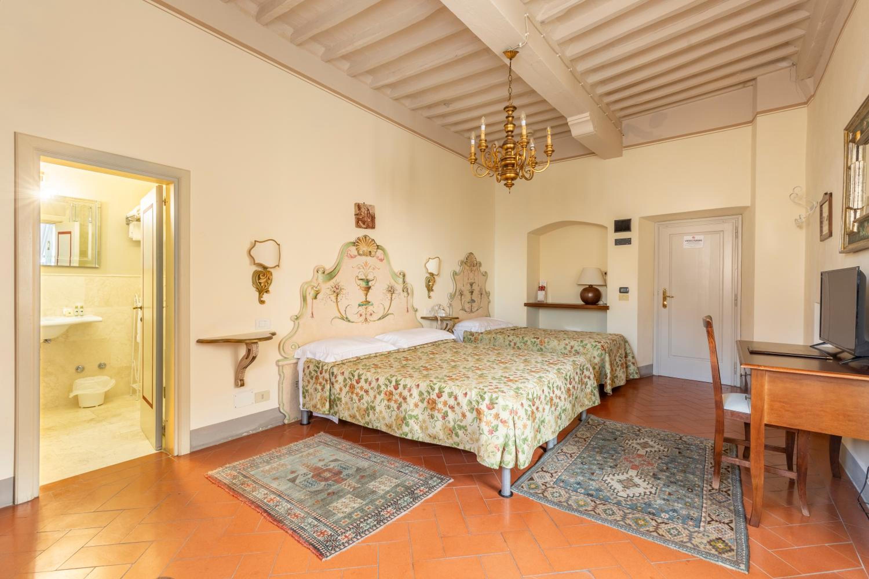 Triple Room - Photo 6