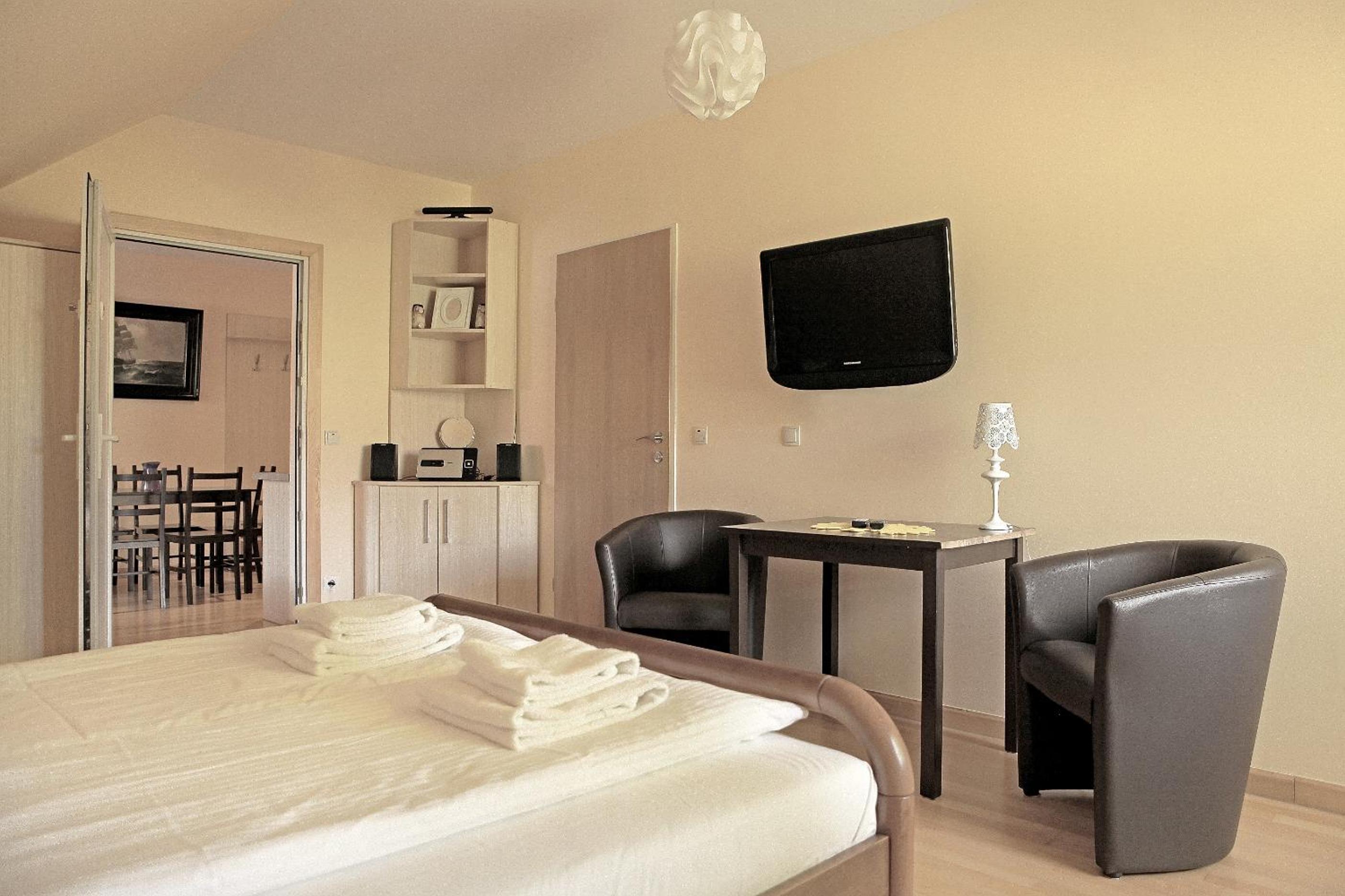 Comfort Family Room (2 Adults + 2 Children) photo 1