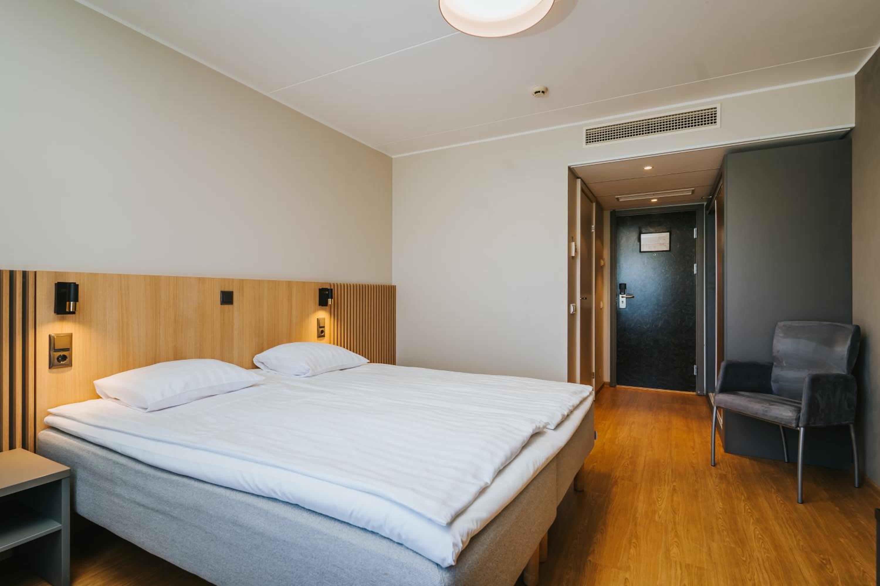 Double Room with Spa Access - Photo 3
