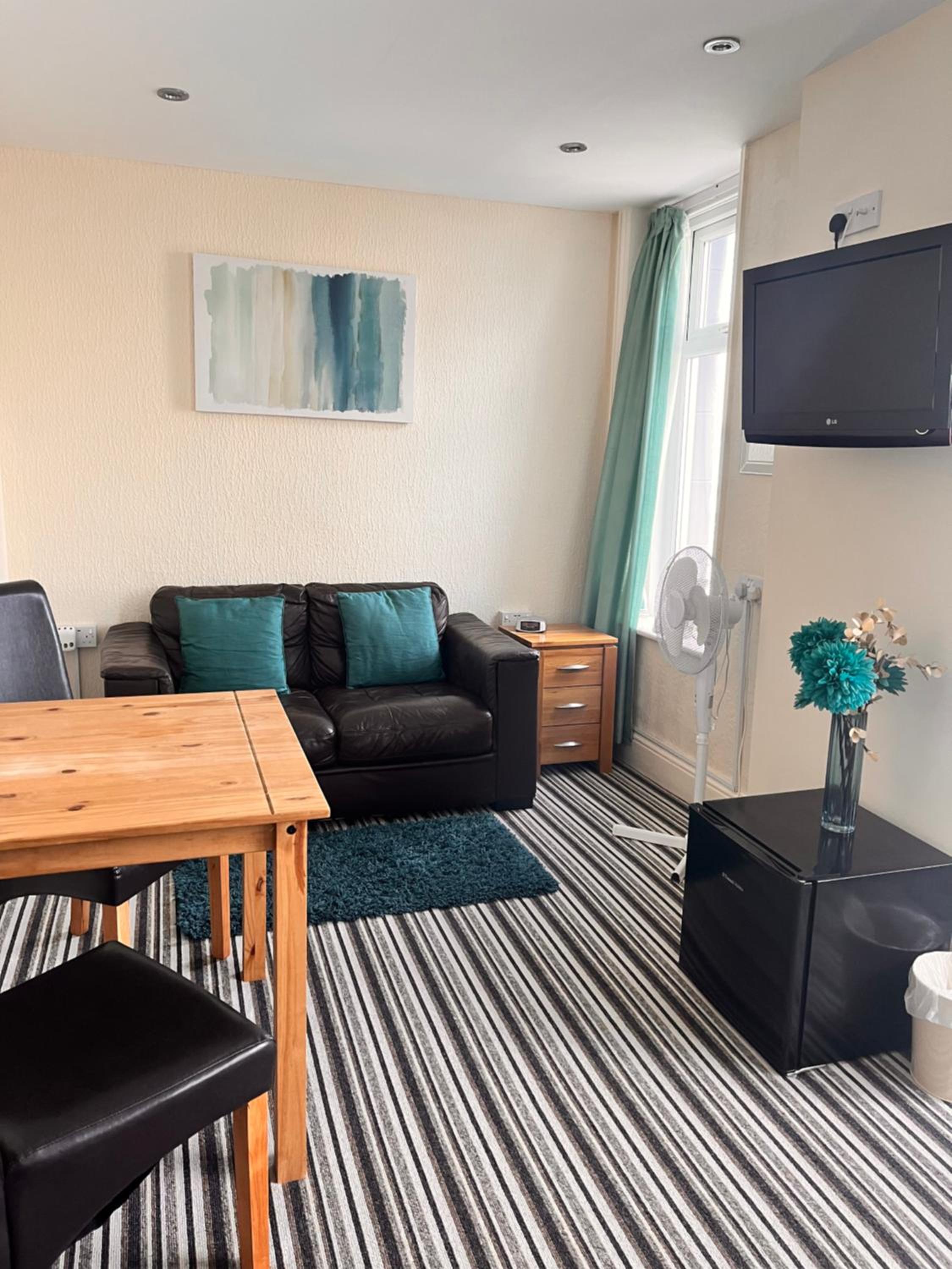 Deluxe King Suite photo 3