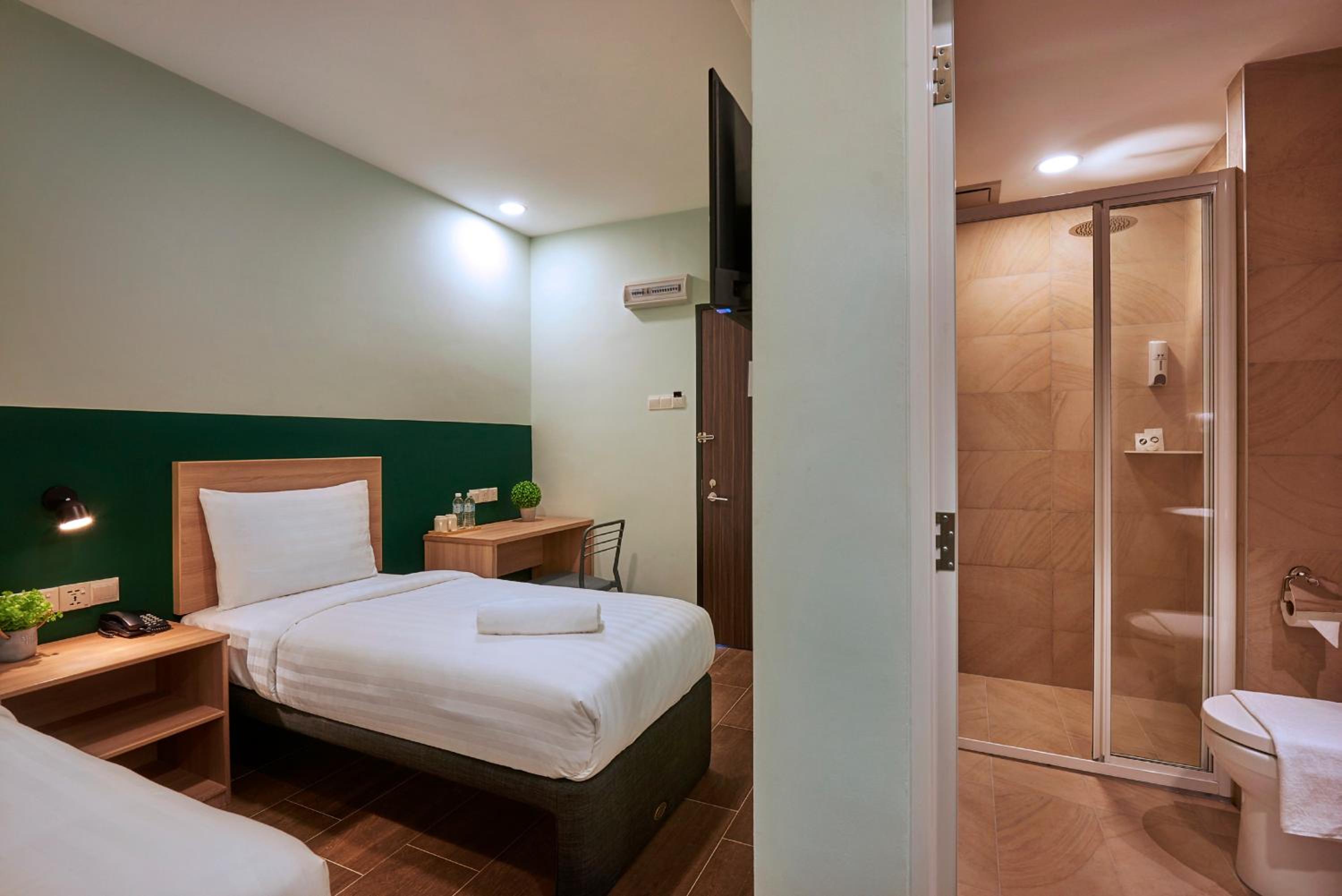 Standard Twin Room - Photo 3