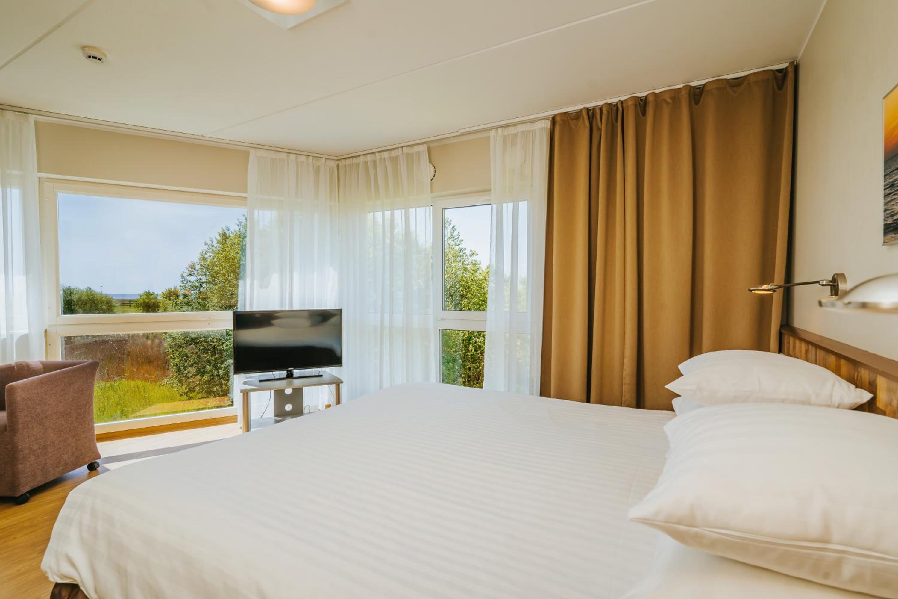 Deluxe Room - Photo 3