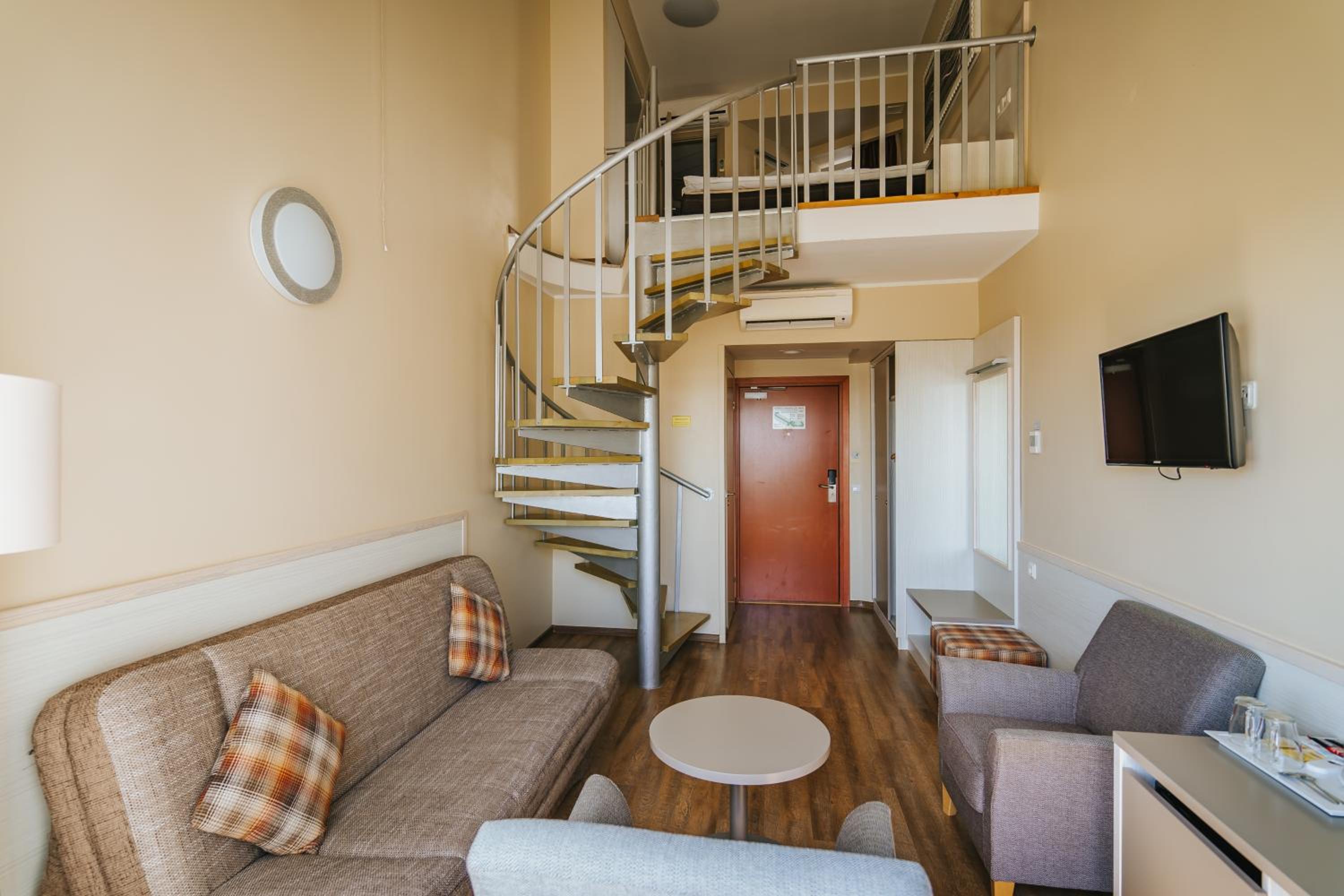 Junior Suite with Spa Access - Photo 5