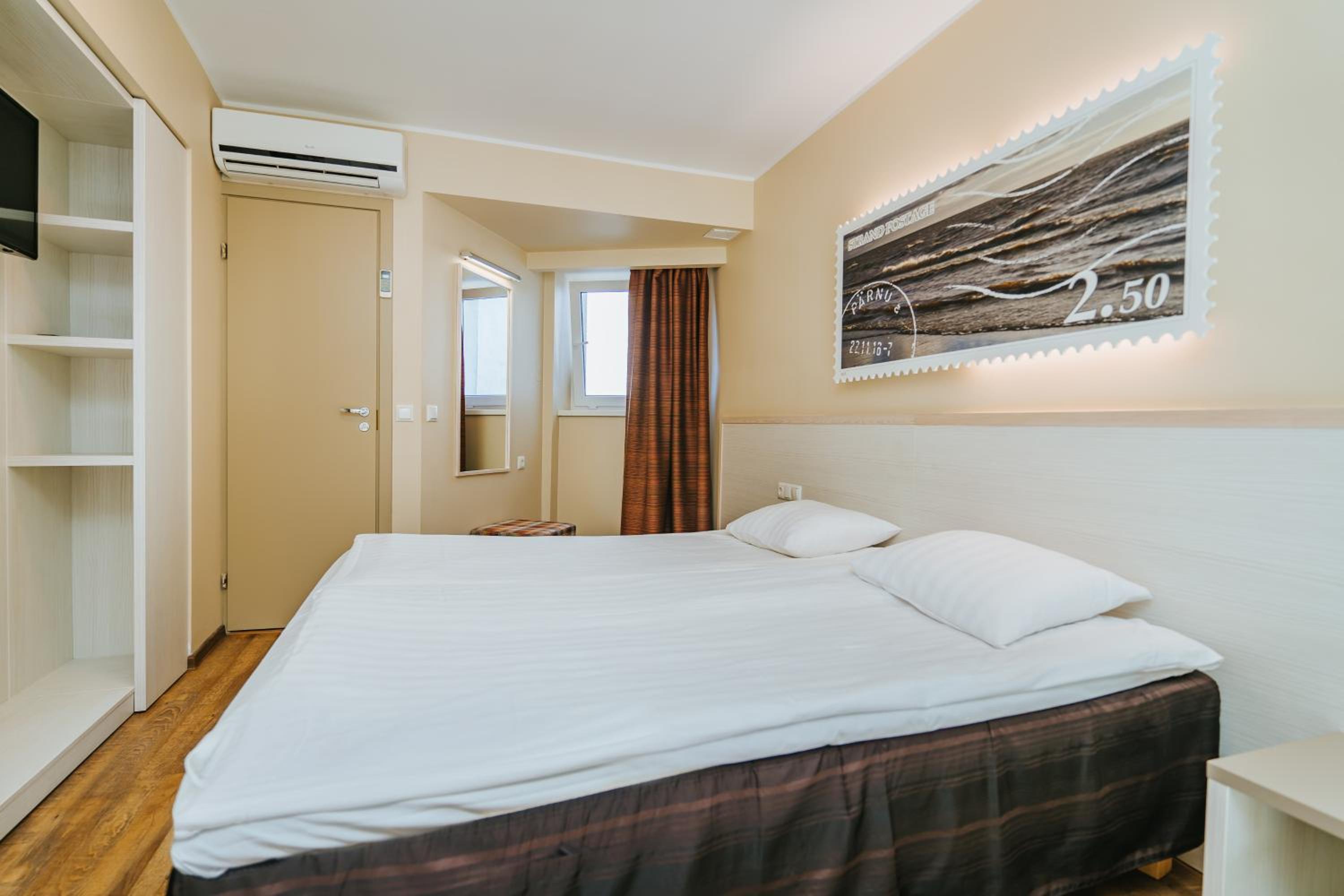 Junior Suite with Spa Access - Photo 3