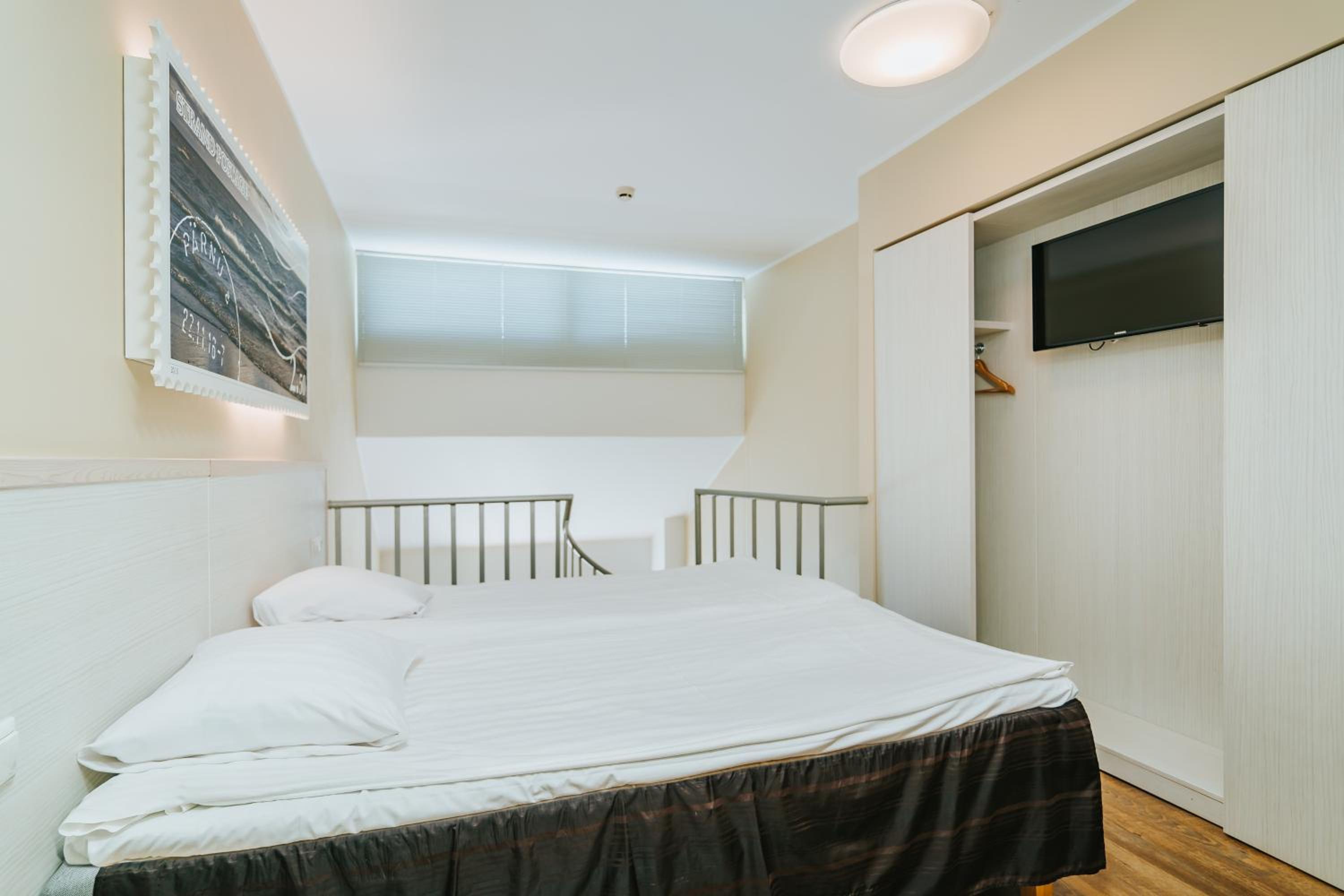 Junior Suite with Spa Access - Photo 2