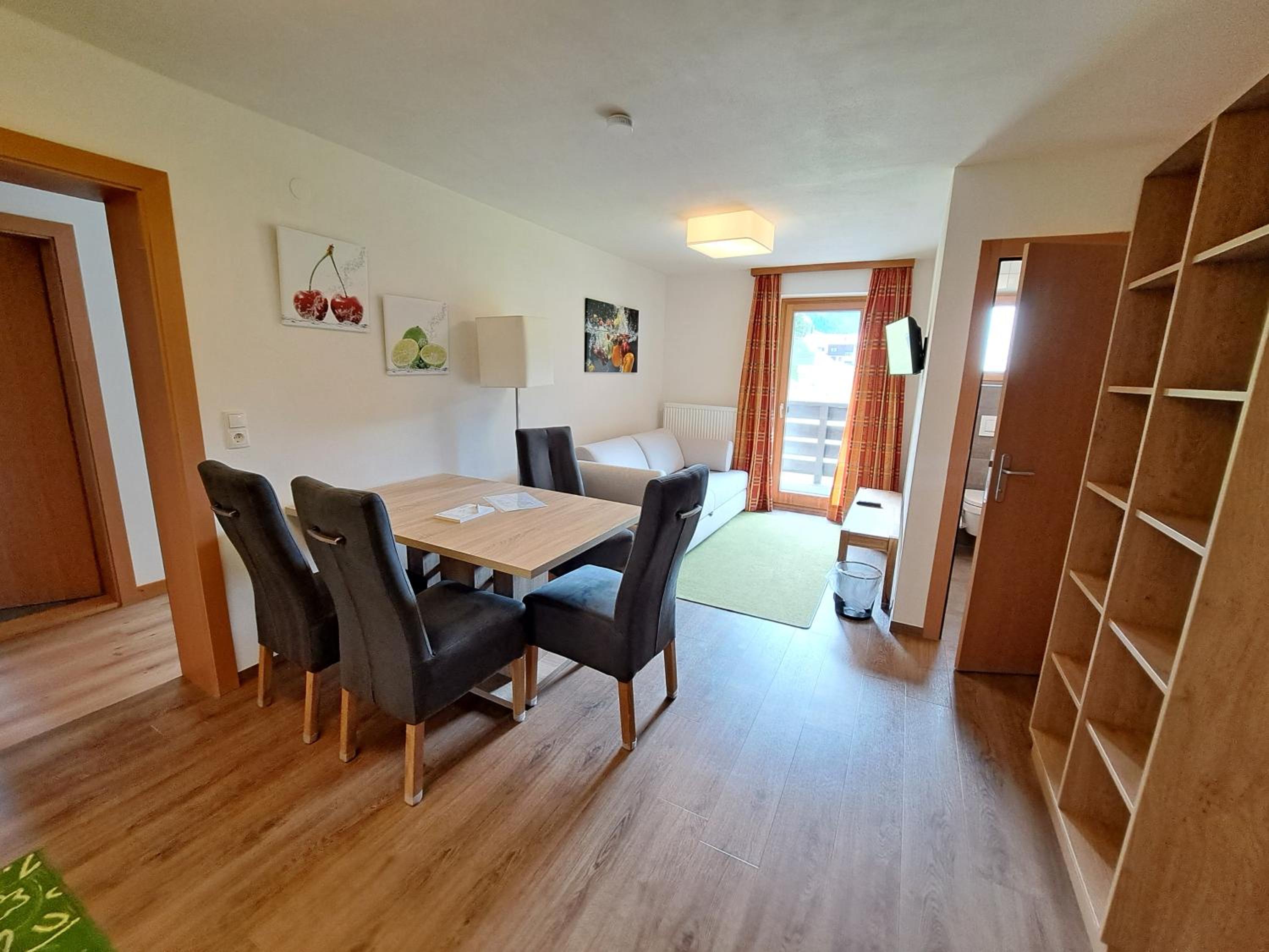 Apartment with Balcony photo 2