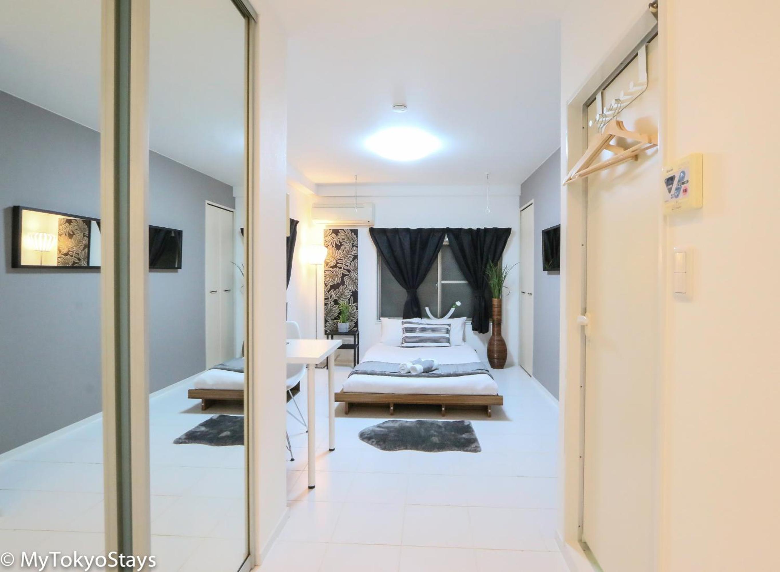 One-Bedroom Apartment photo 2