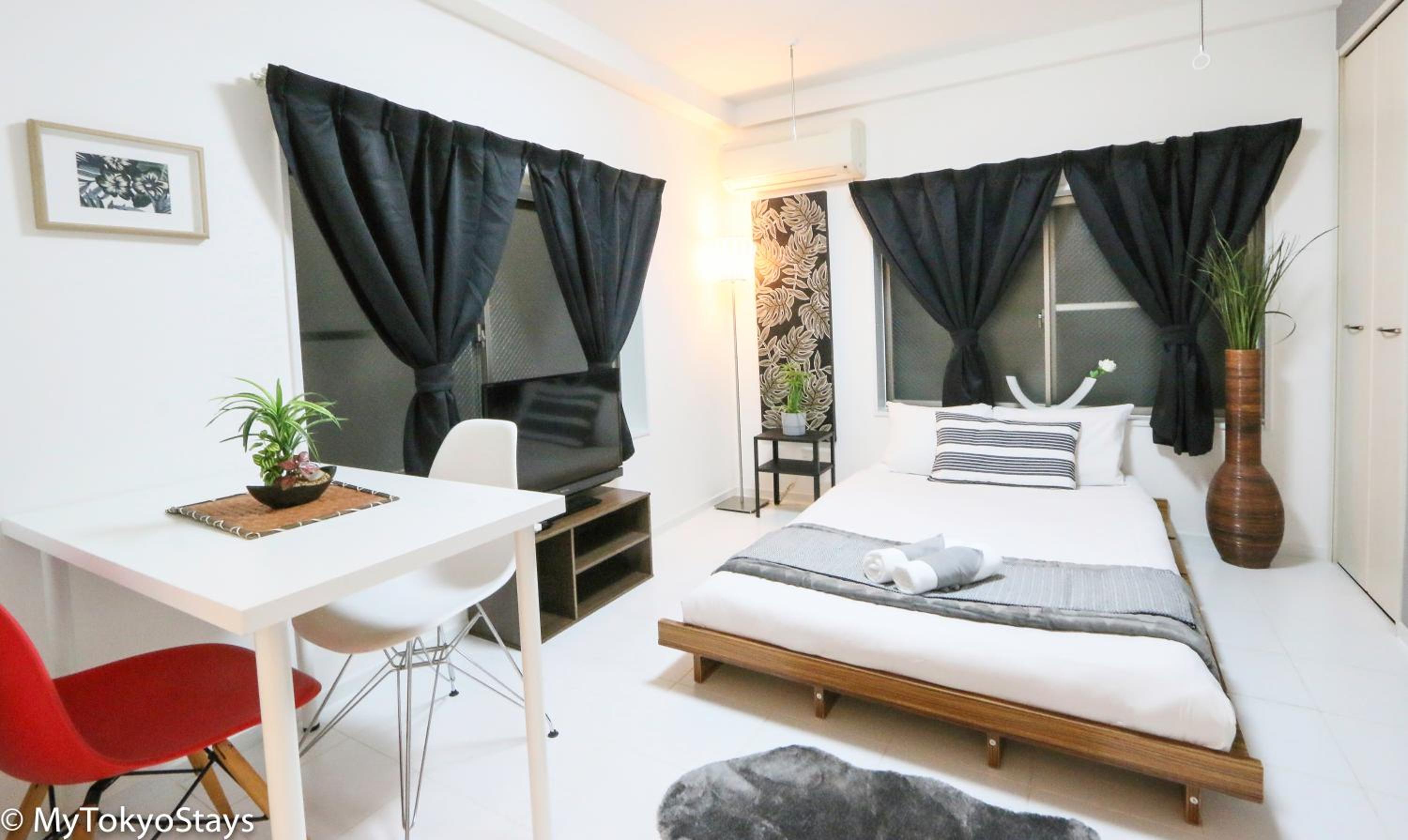 One-Bedroom Apartment photo 1