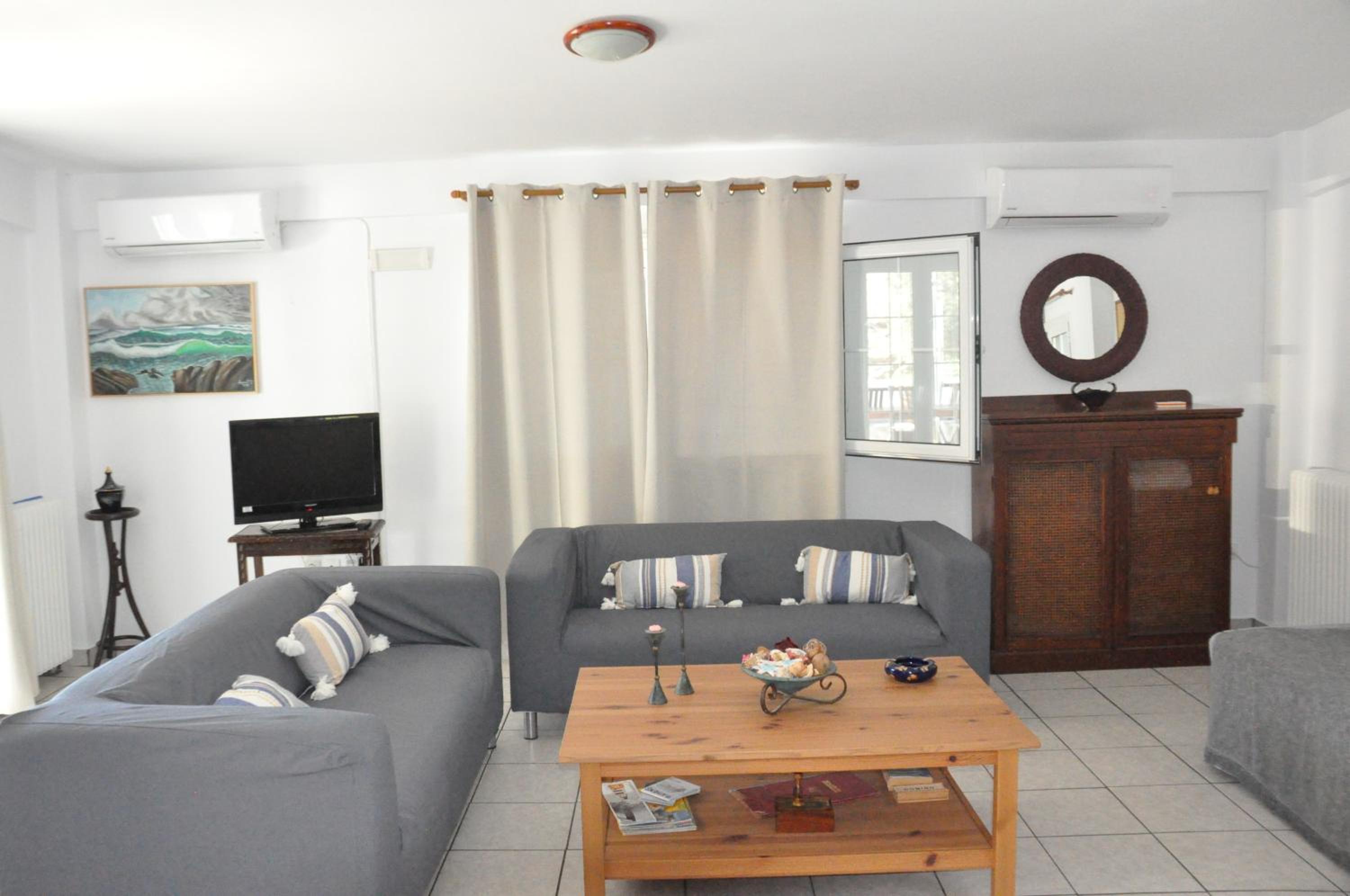 Three-Bedroom Villa - Photo 8