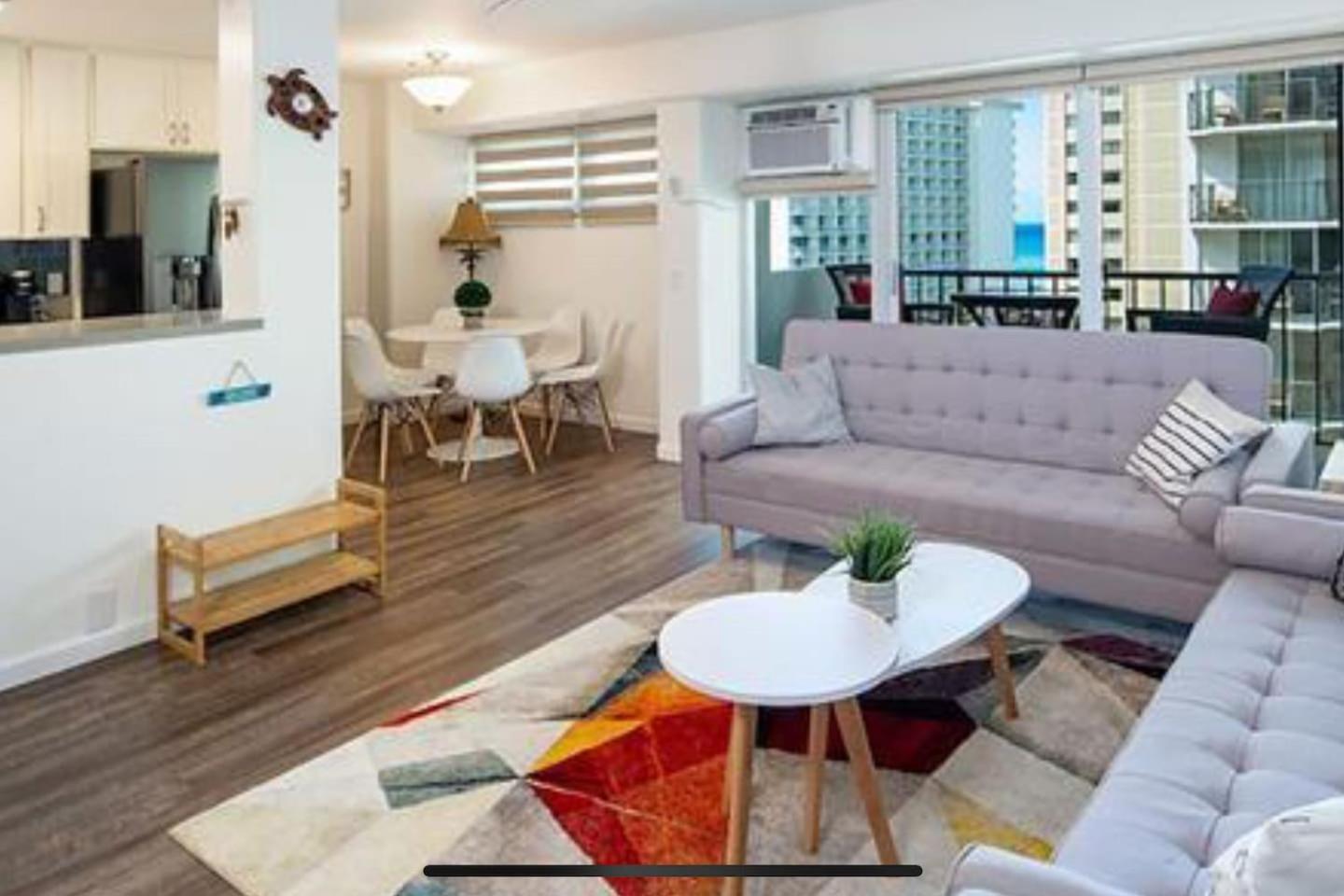 WELLCOME TO LOVELY CONDO 2 BEDS 2 BATHS FREE PARKING IN WAIKIKI BEACH: hotel room photo