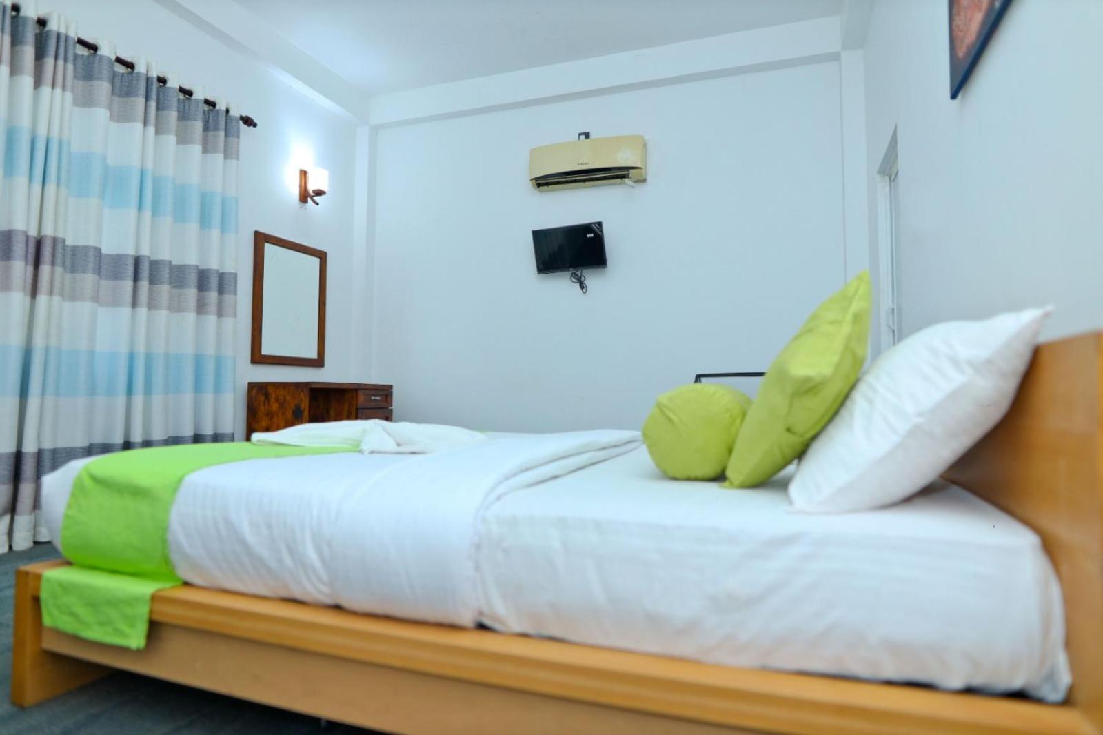 Deluxe Double Room with Balcony photo 3