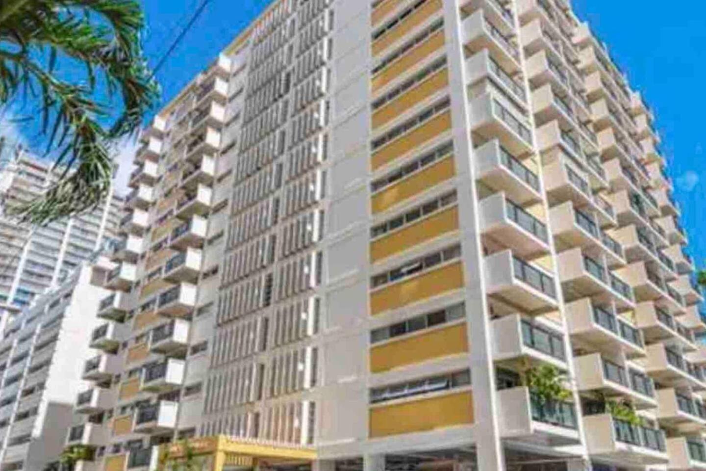 WELLCOME TO LOVELY CONDO 2 BEDS 2 BATHS FREE PARKING IN WAIKIKI BEACH: Two-Bedroom Apartment photo