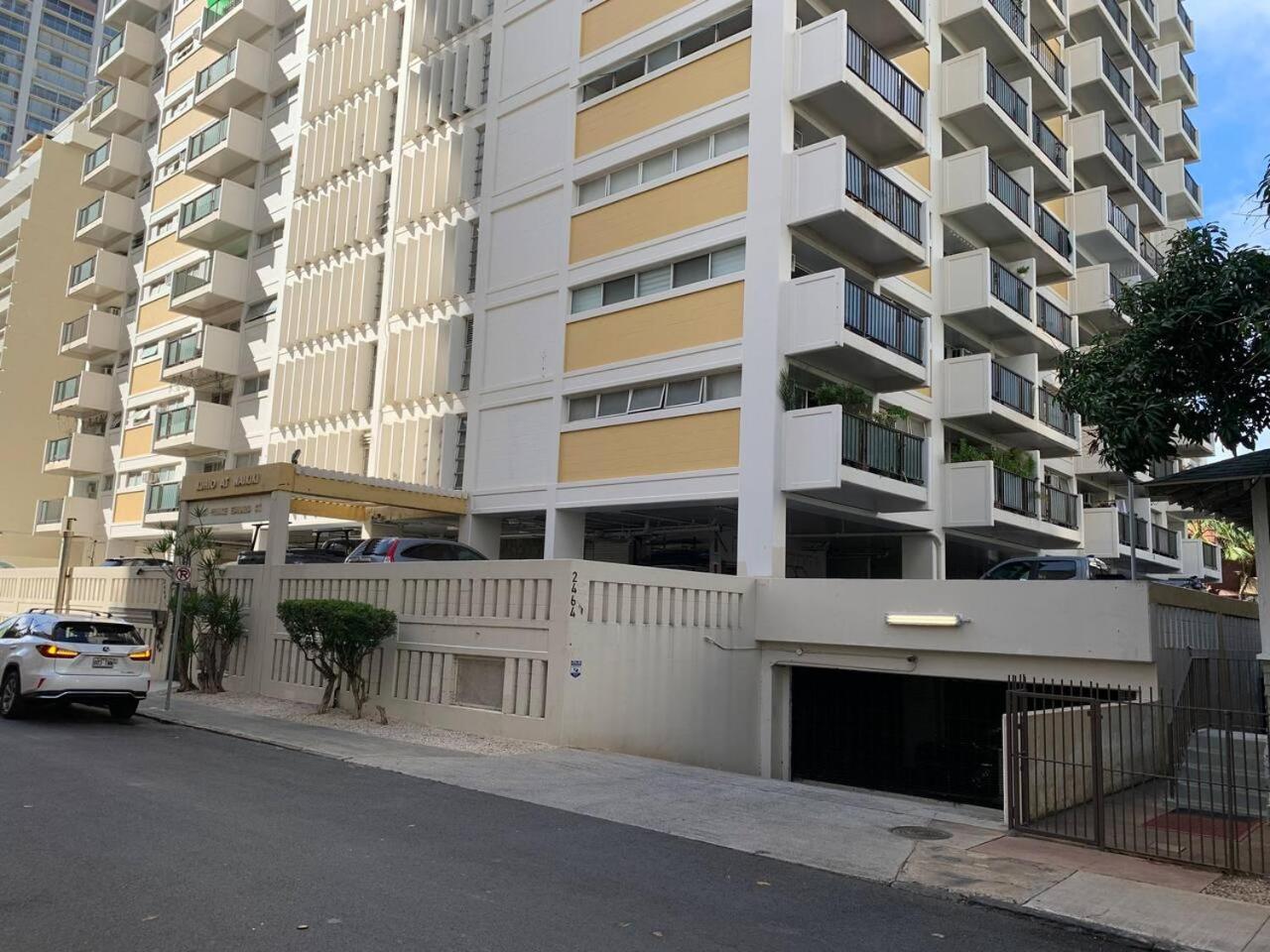 WELLCOME TO LOVELY CONDO 2 BEDS 2 BATHS FREE PARKING IN WAIKIKI BEACH: Two-Bedroom Apartment photo