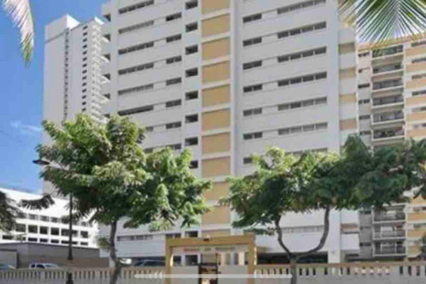 WELLCOME TO LOVELY CONDO 2 BEDS 2 BATHS FREE PARKING IN WAIKIKI BEACH: Two-Bedroom Apartment photo