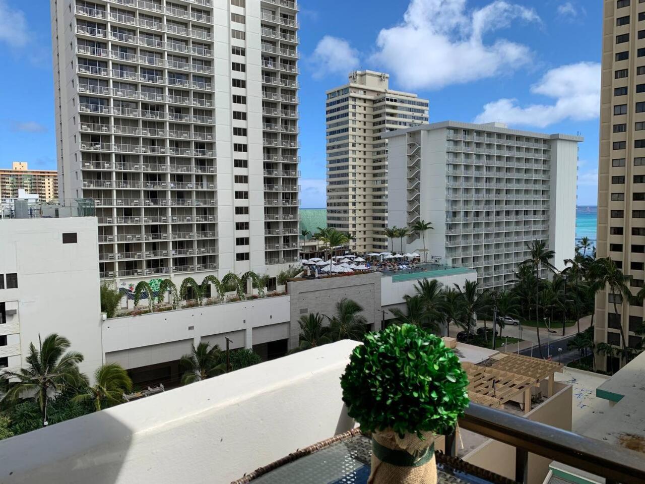 WELLCOME TO LOVELY CONDO 2 BEDS 2 BATHS FREE PARKING IN WAIKIKI BEACH: Two-Bedroom Apartment photo