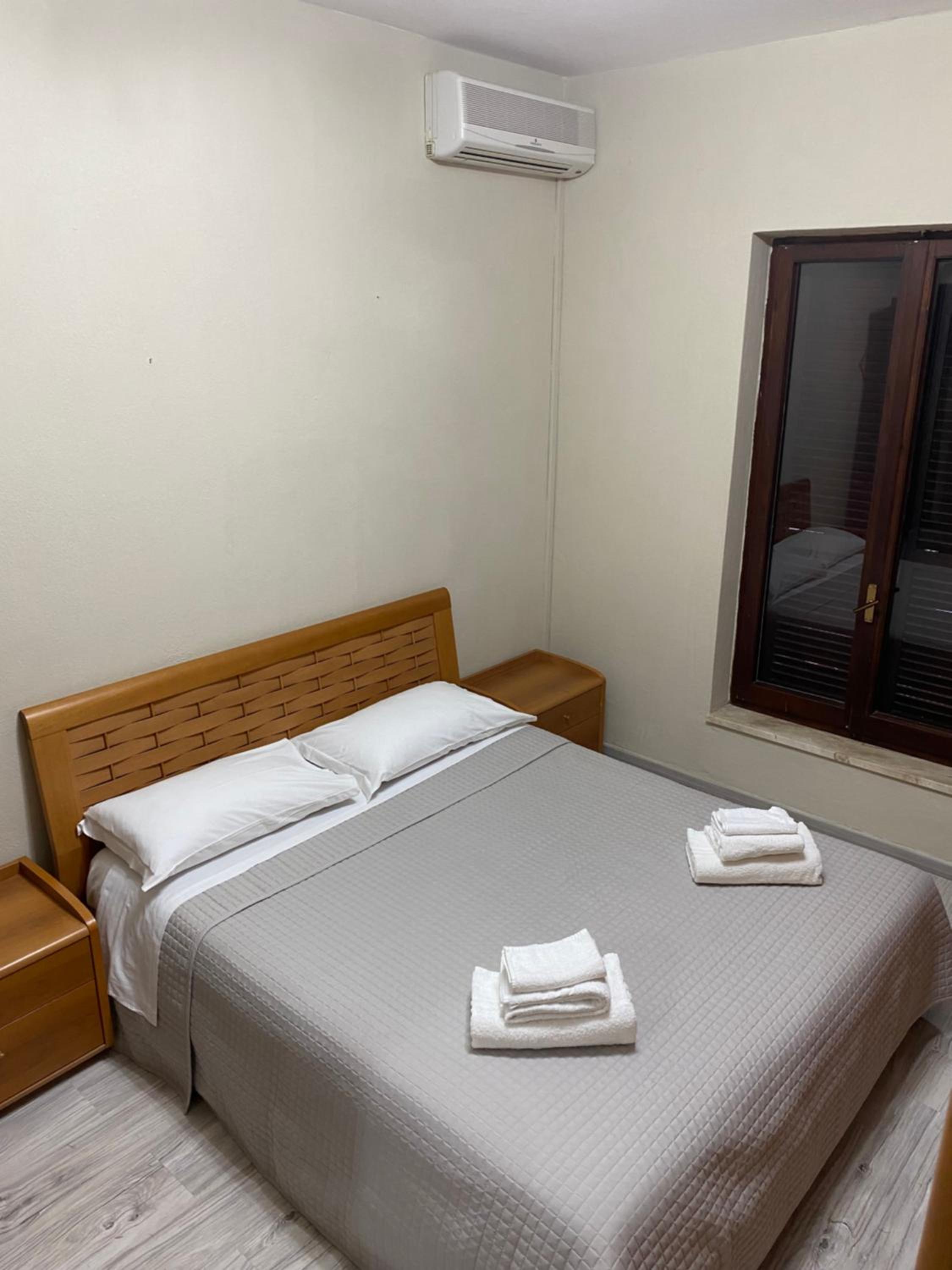 One-Bedroom Apartment - Photo 6