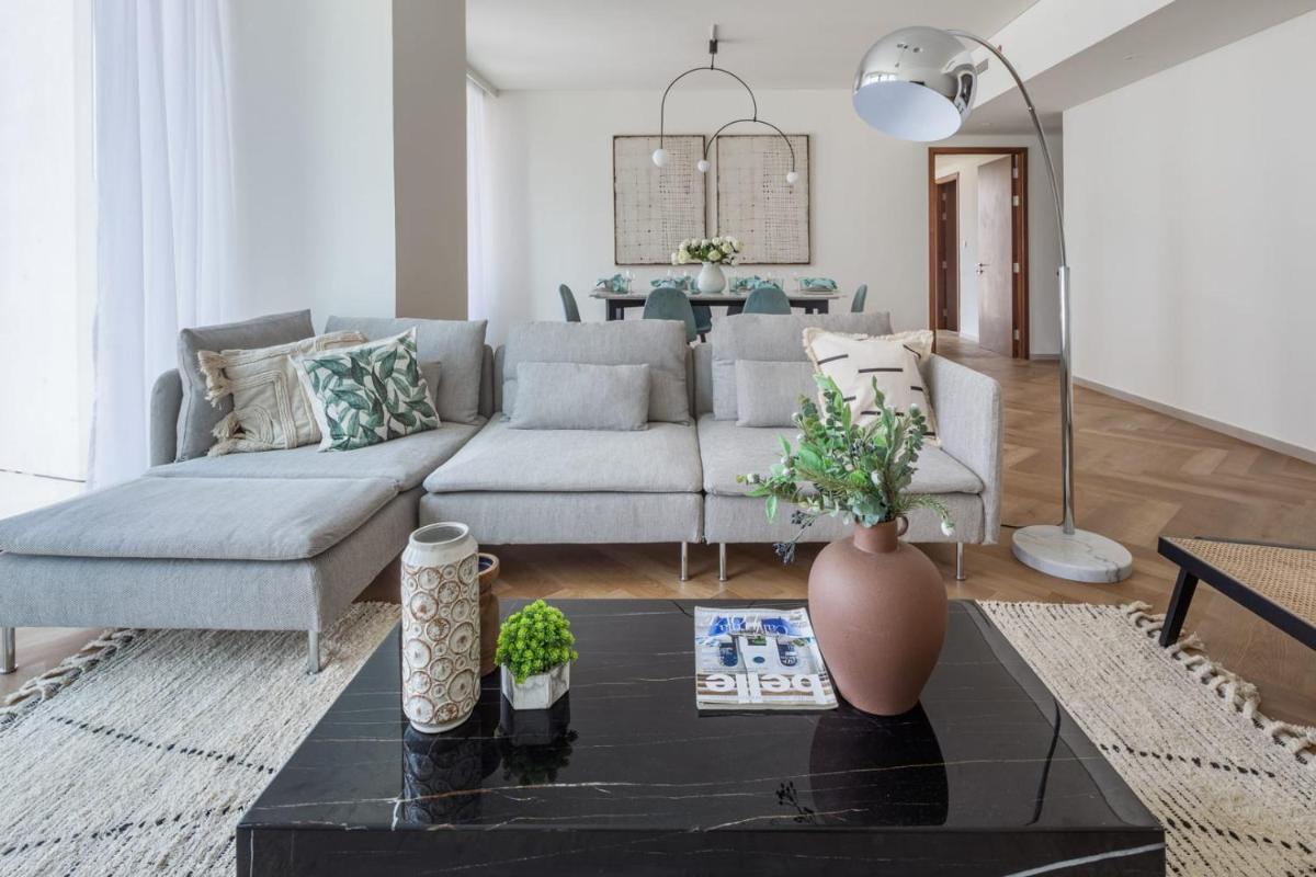 Apartment photo 2