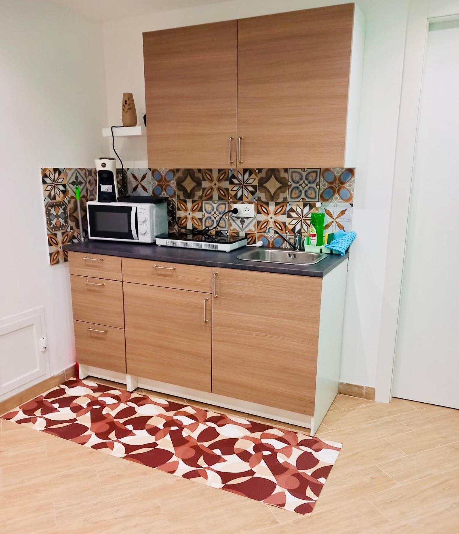 Double Room - Photo 10