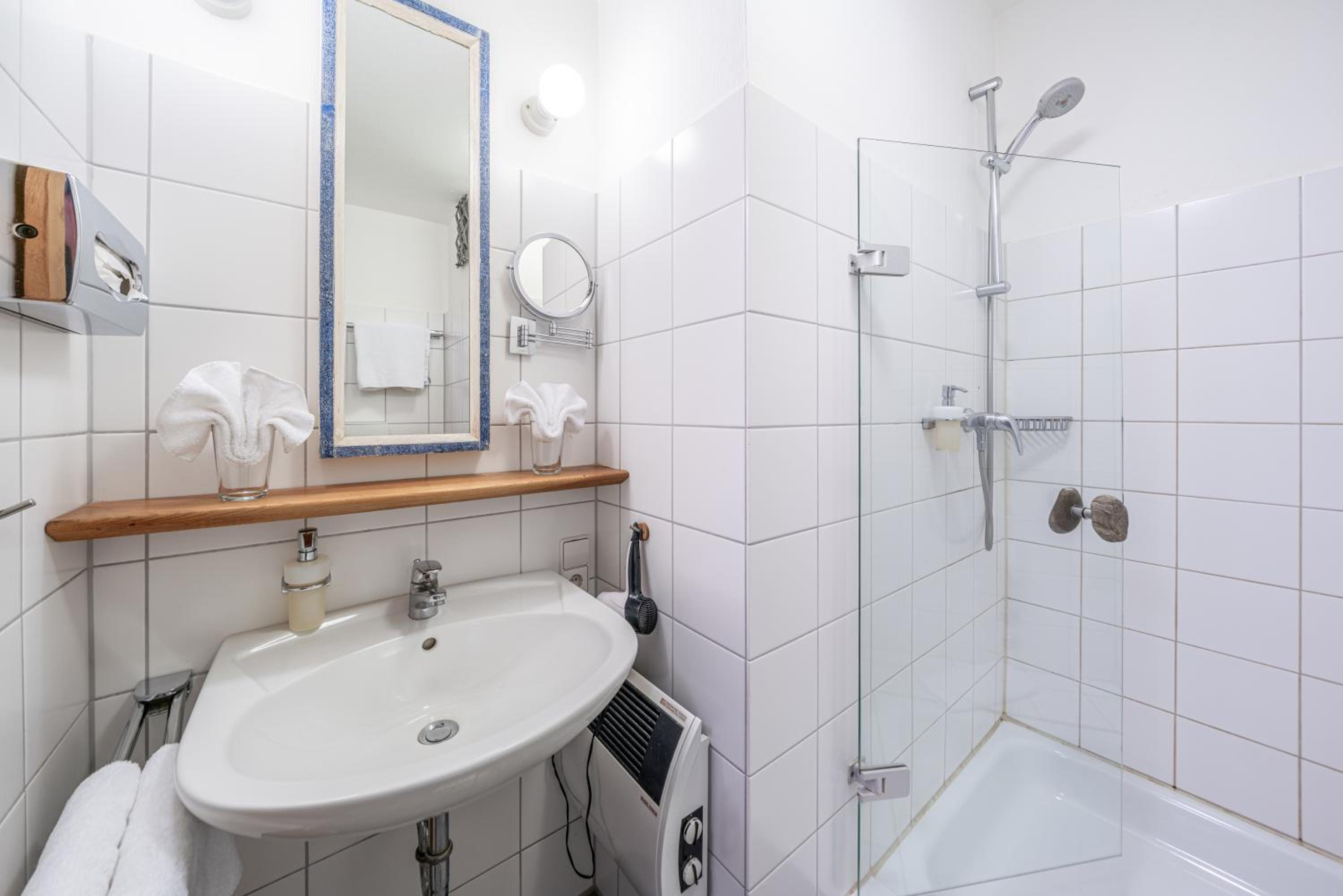 Standard Double Room - Photo 6