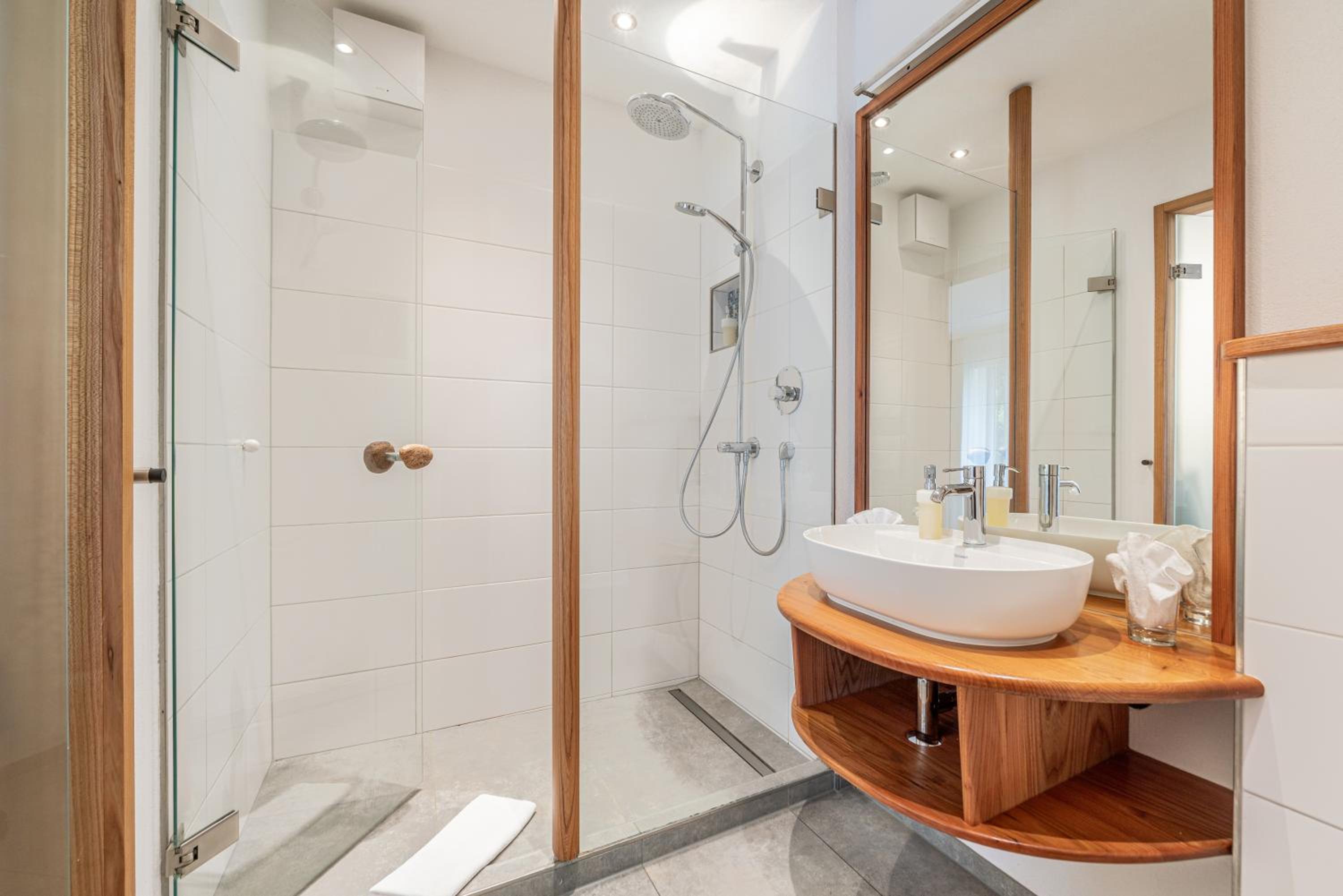 Double Room with Balcony - Photo 3