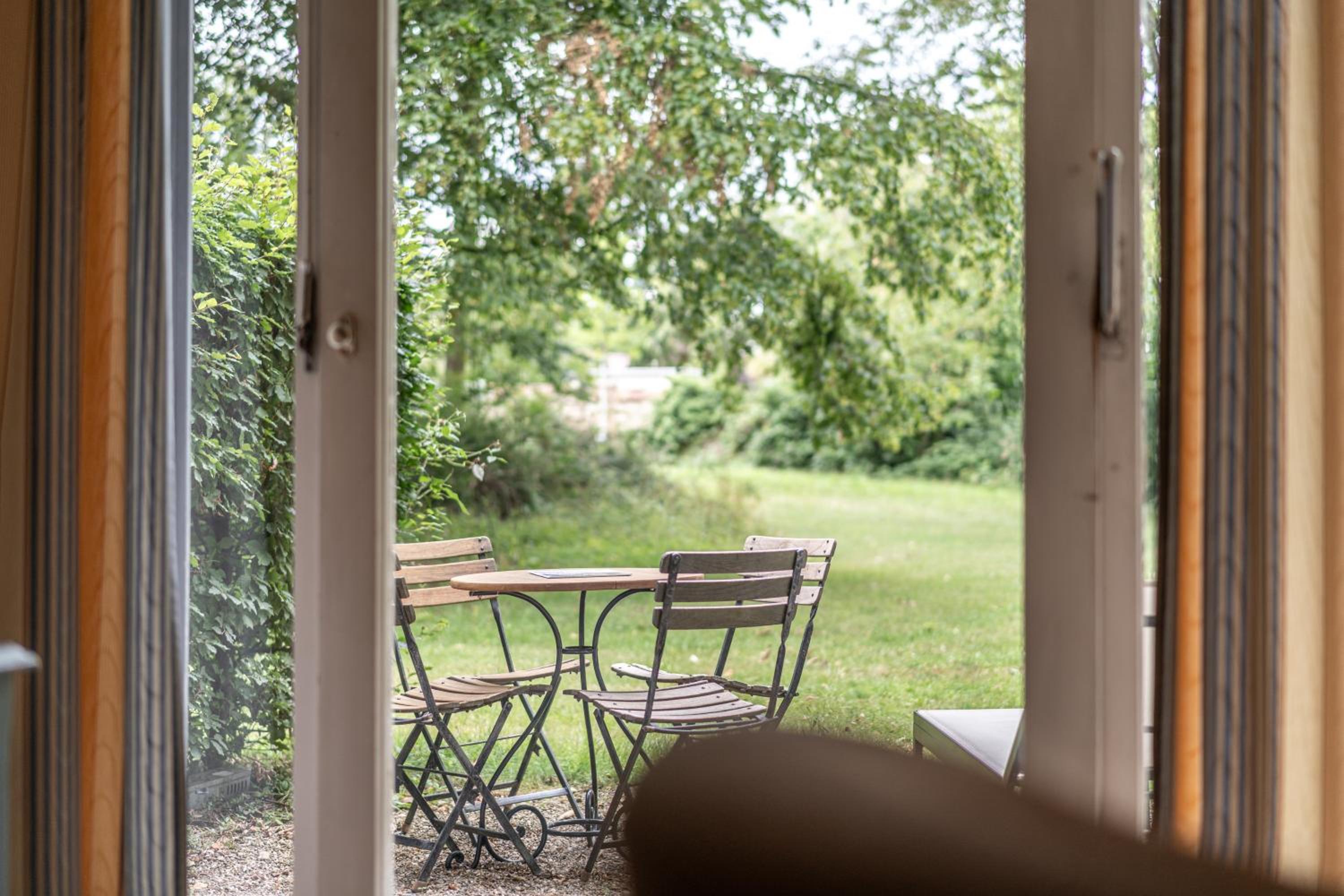Double Room with Balcony - Photo 10